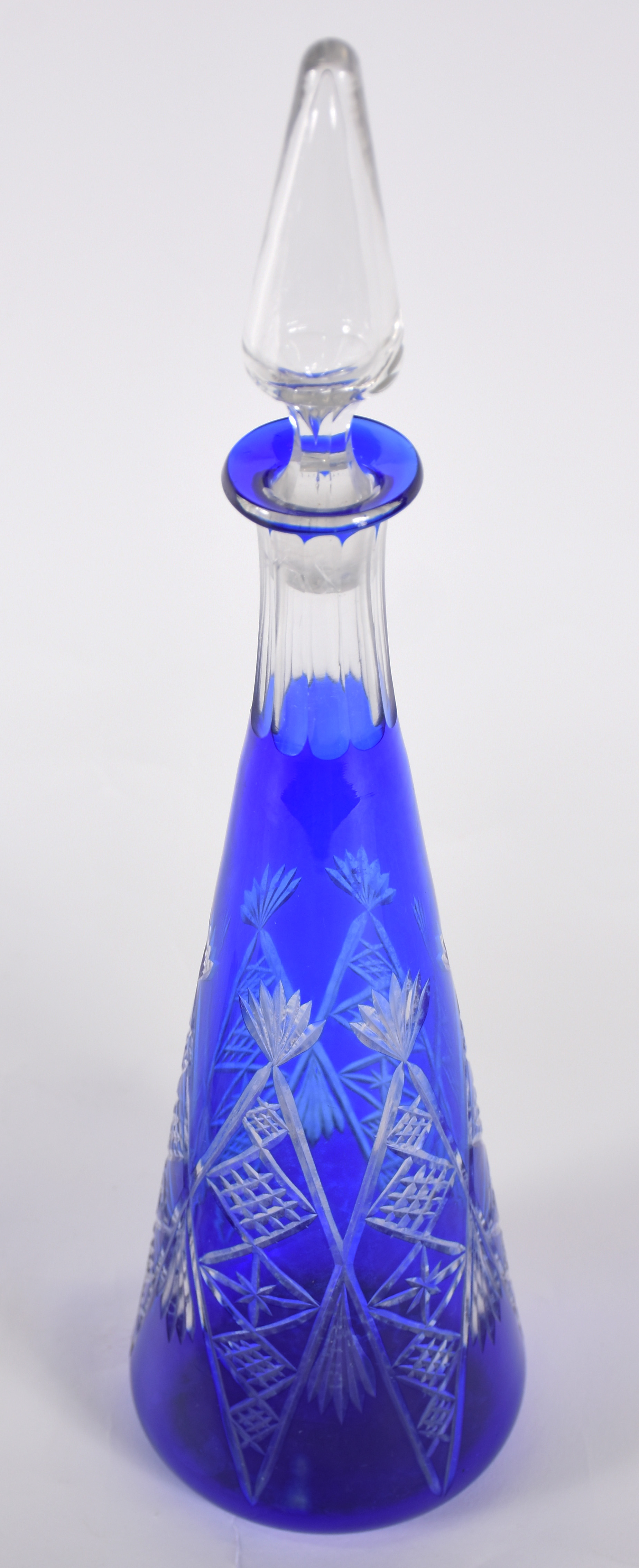 Licoreira de cristal tcheco lapidado, doublé azul ( Tampa com bicado... - foto 2 de 4