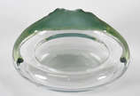 René Lalique (1860-1945),  - Excepcional Bowl de cristal frances com peixes estilizados em relevo na cor verde, assinado na base.