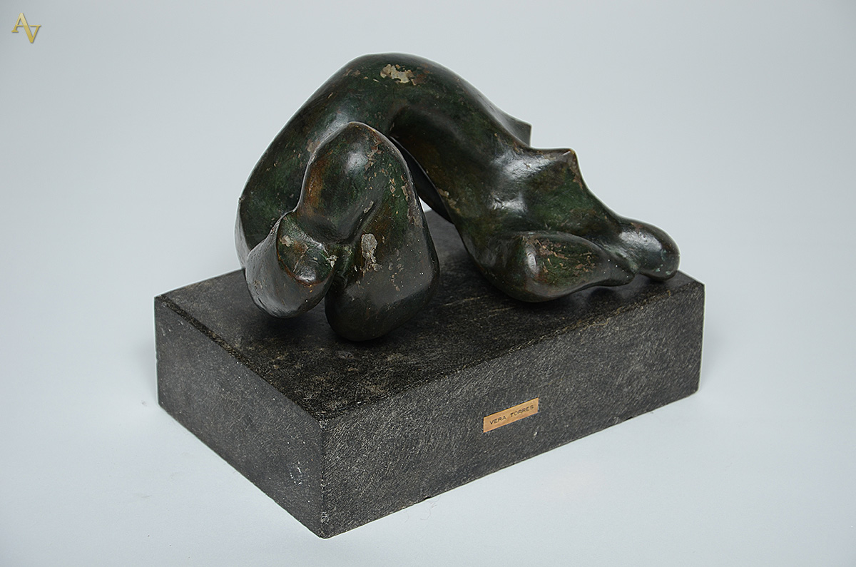 VERA TORRES - Escultura de bronze representando figura feminina, base... - foto 1 de 3