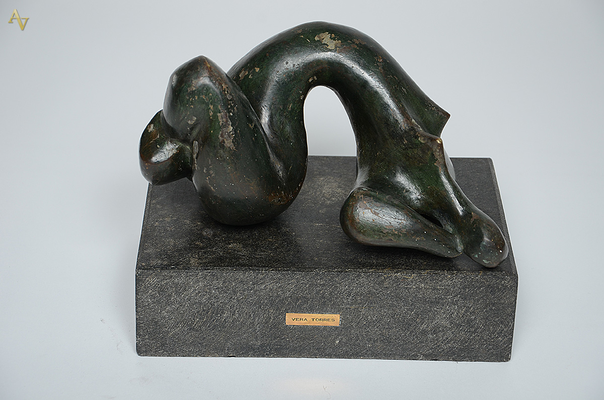 VERA TORRES - Escultura de bronze representando figura feminina, base... - foto 2 de 3