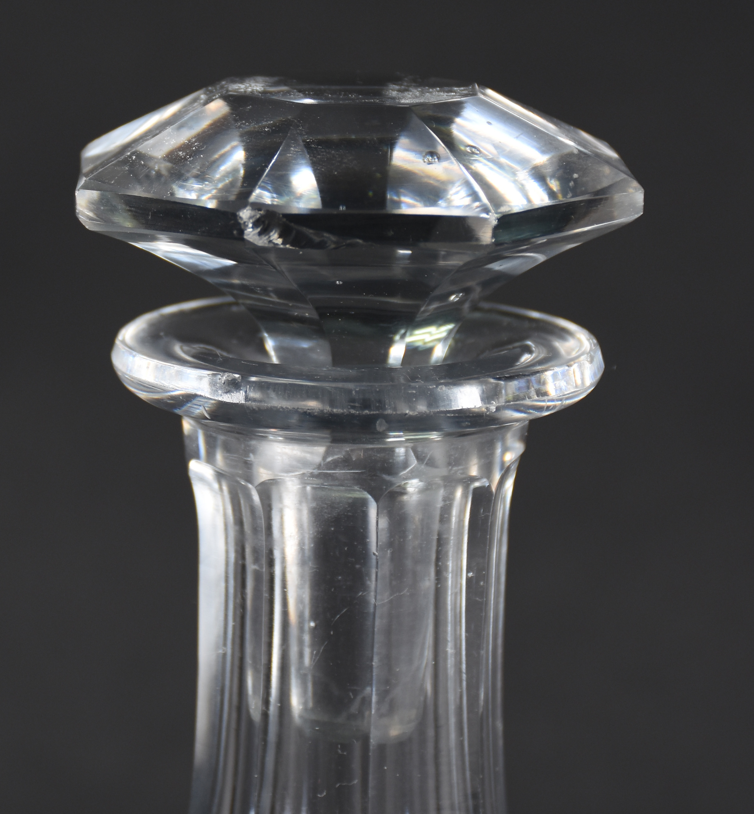 Garrafa de cristal europeu, base facetada . - foto 3 de 4