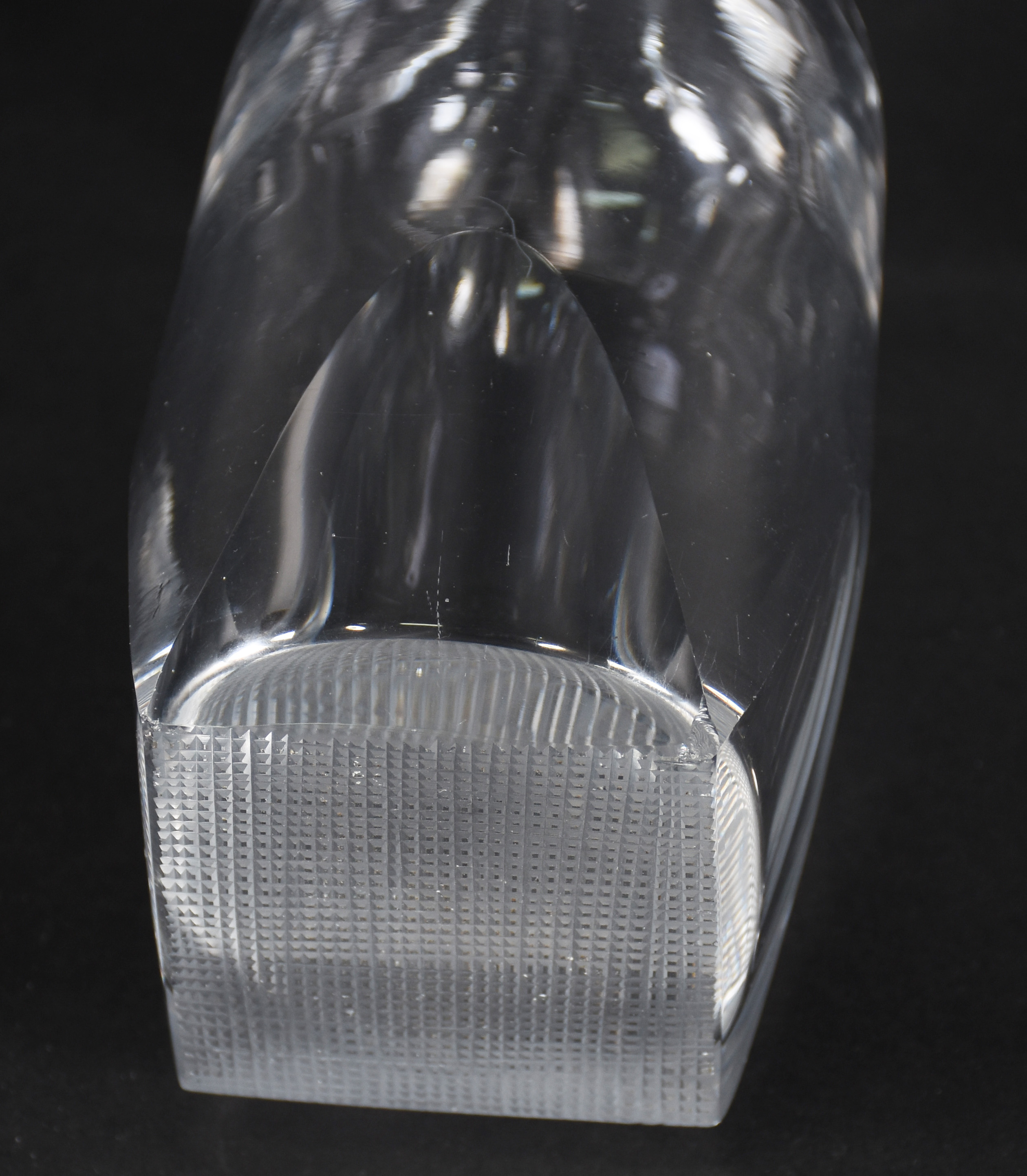 Garrafa de cristal europeu, base facetada . - foto 4 de 4