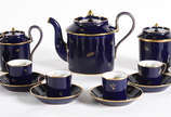 Serviço para café de porcelana azul cobalto Sév... - Serviço para café de porcelana azul cobalto Sévres sendo , 6 xícaras com pires , 2 bules  e açucareiro .Total 9 peças .