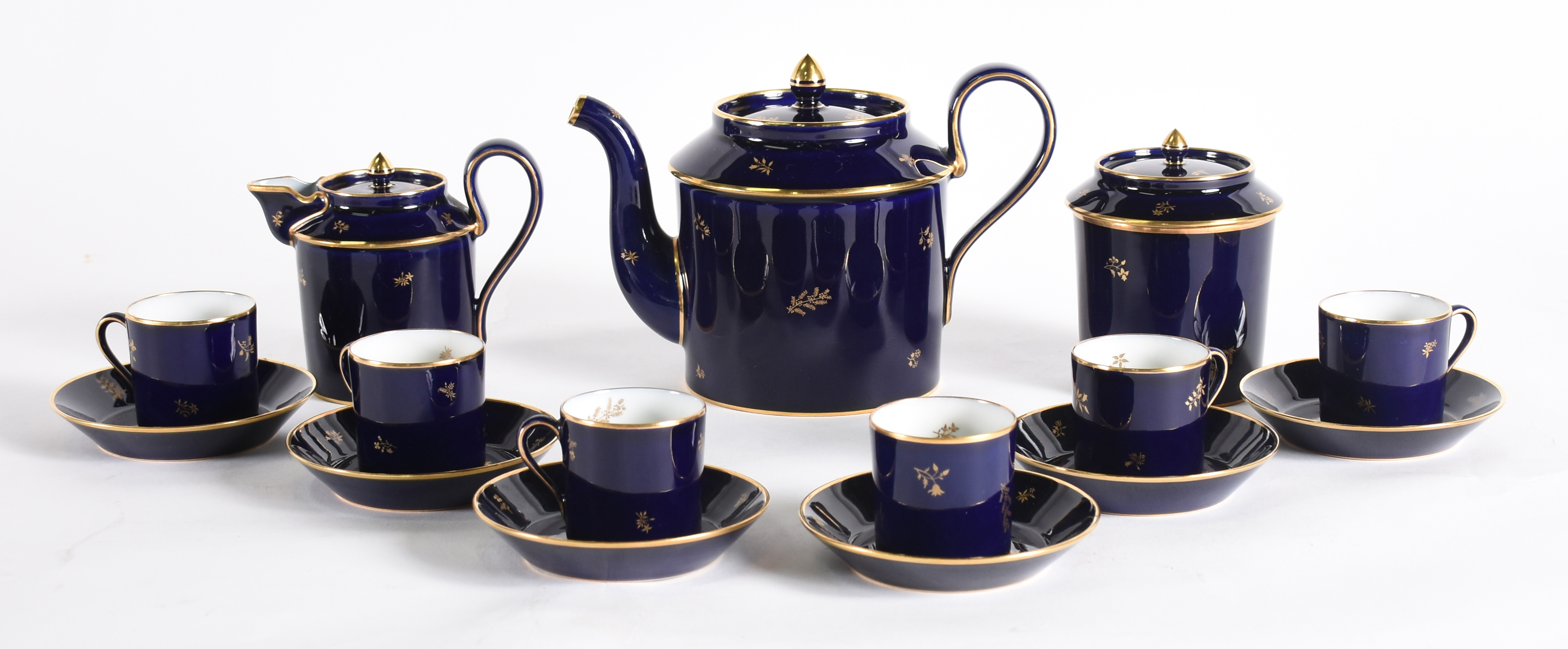 Serviço para café de porcelana azul cobalto Sévres sendo , 6 xícaras... - foto 1 de 4