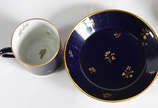 Serviço para café de porcelana azul cobalto Sév... - Serviço para café de porcelana azul cobalto Sévres sendo , 6 xícaras com pires , 2 bules  e açucareiro .Total 9 peças .