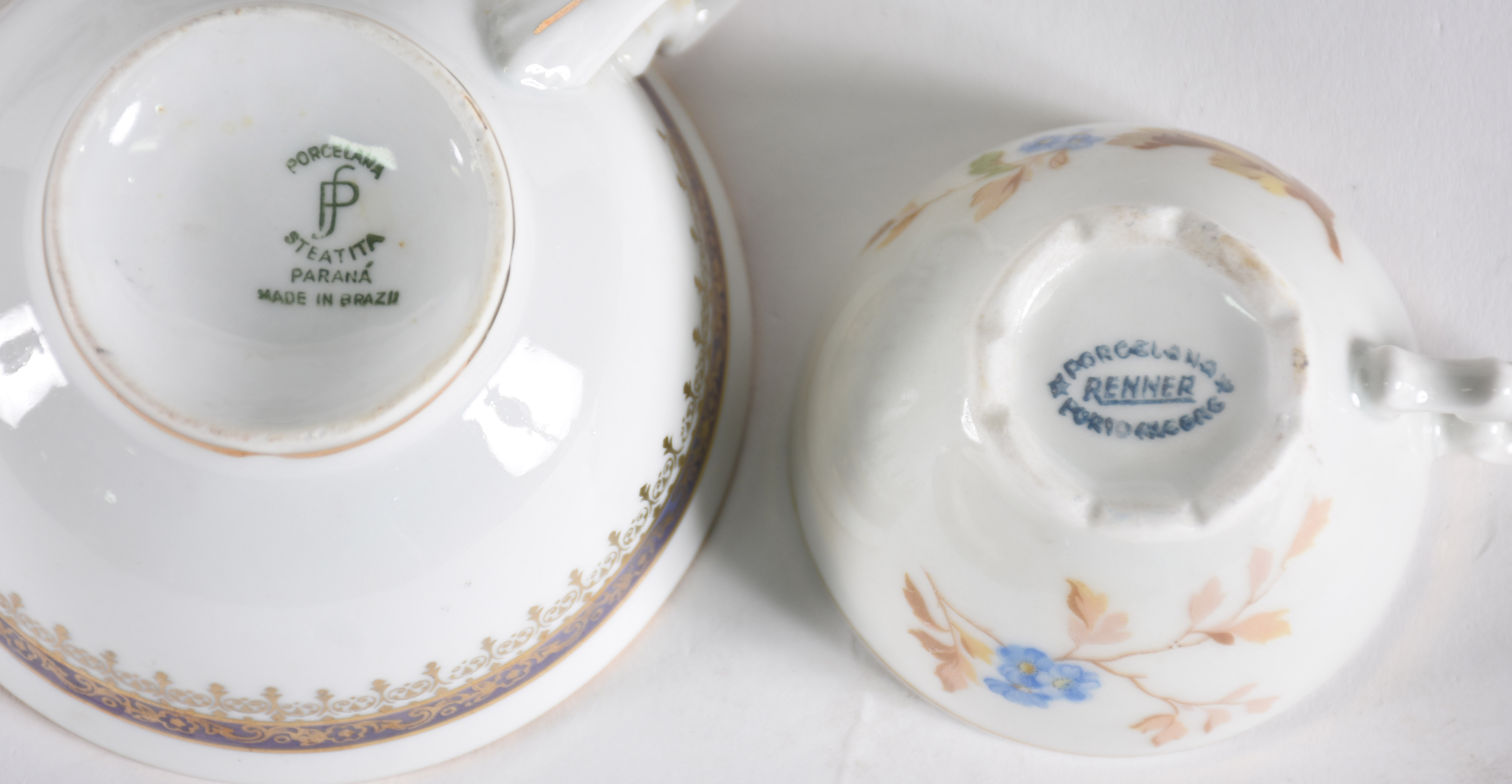 Dois serviços, 1 para chá de porcelana Steatita composto de , 6... - foto 3 de 3