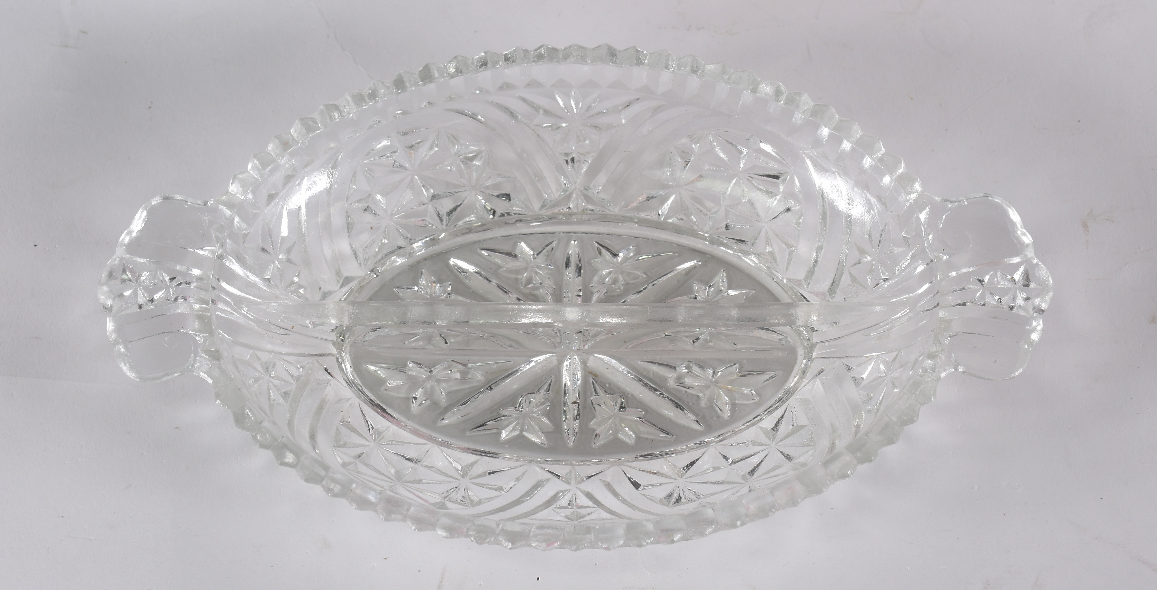 Três peças de cristal sendo, vaso , bomboniere e petisqueira . - foto 5 de 5