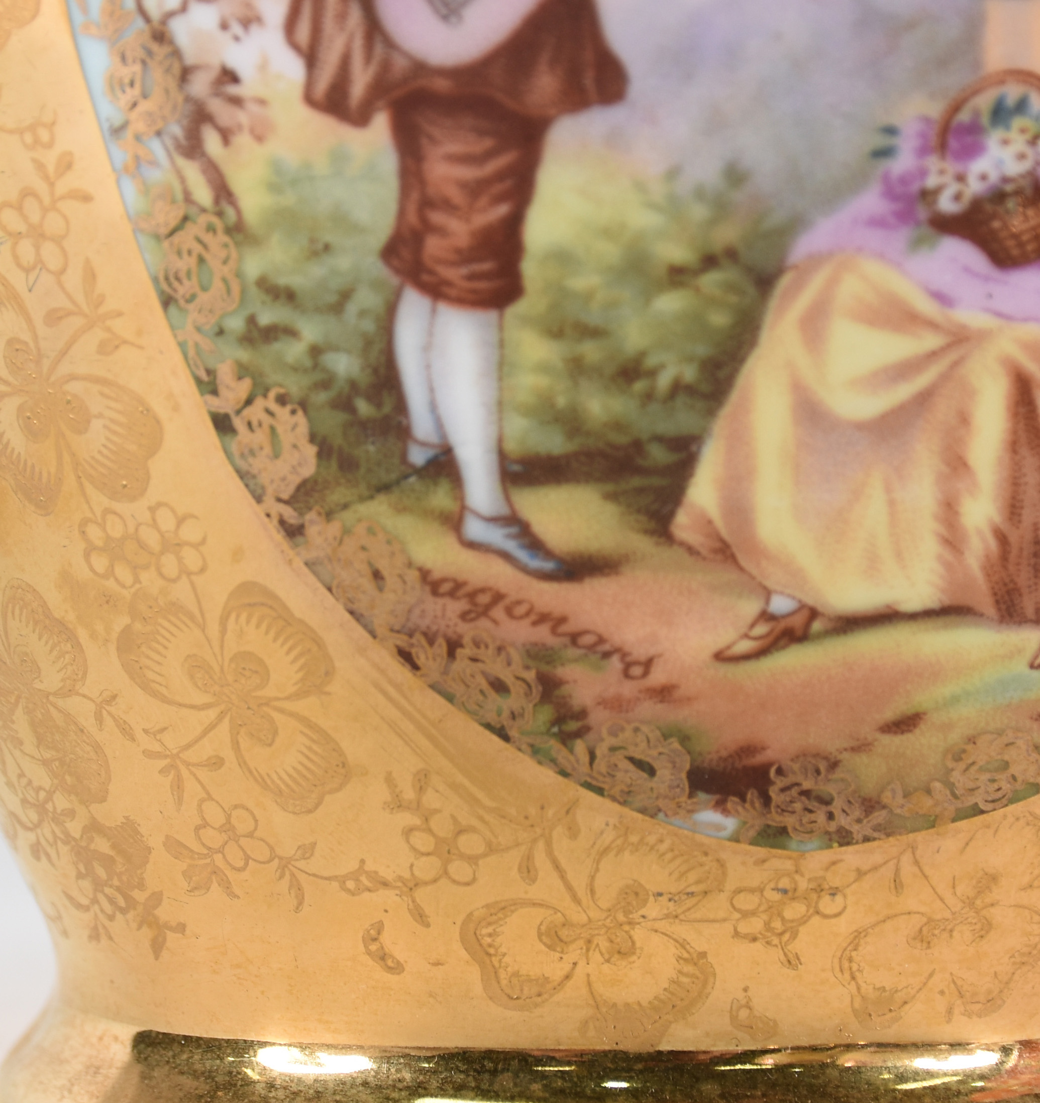 Diversas peças de porcelana sendo, potiche, saleiro, 6 copinhos... - foto 4 de 8