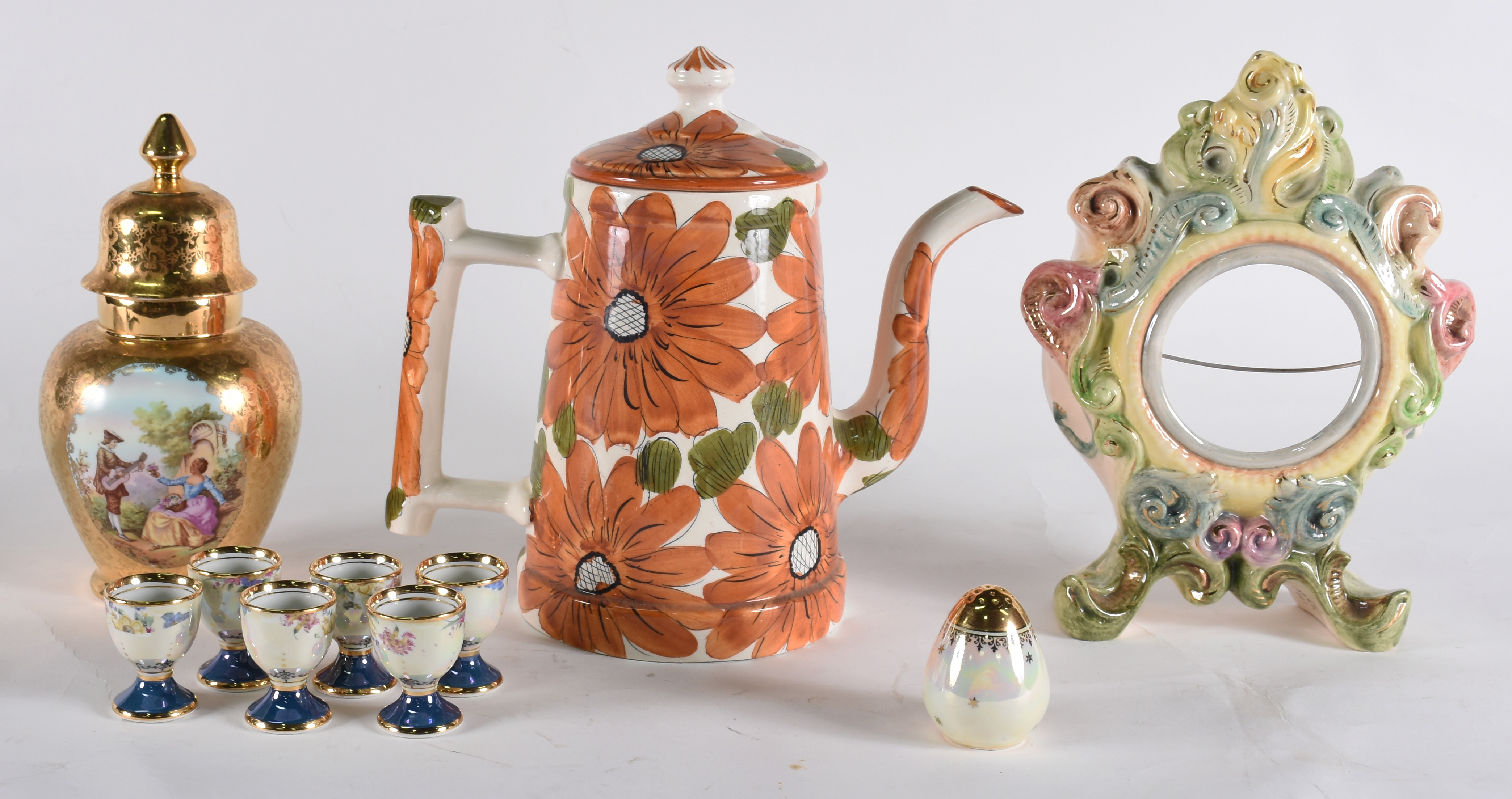 Diversas peças de porcelana sendo, potiche, saleiro, 6 copinhos... - foto 1 de 8