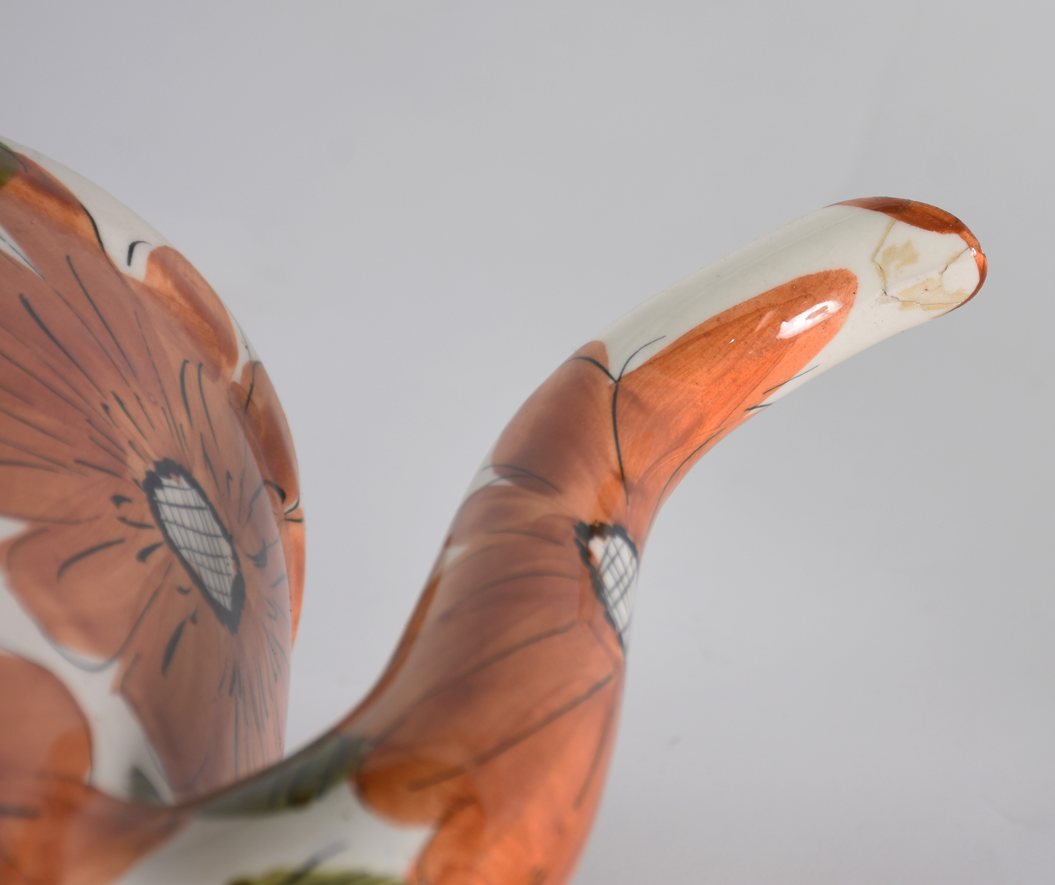 Diversas peças de porcelana sendo, potiche, saleiro, 6 copinhos... - foto 8 de 8