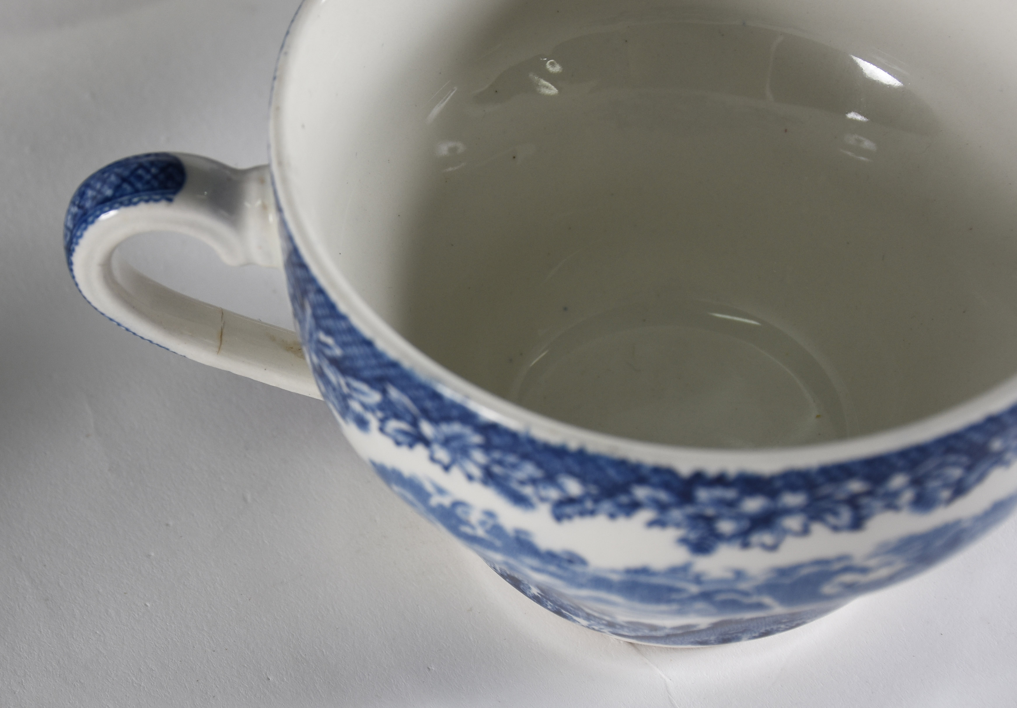 Serviço de chá de porcelana Inglesa sendo , 14 xícaras com pires , 12... - foto 6 de 8