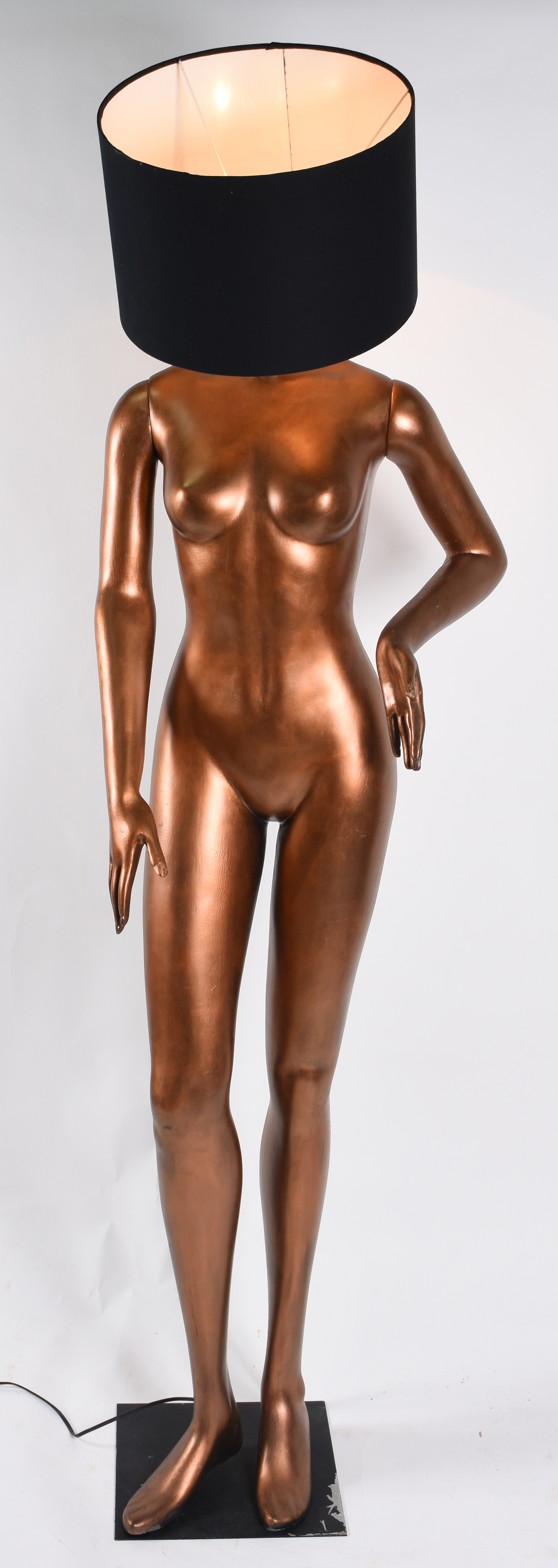 Luminária " manequim" - foto 1 de 4