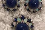 LUCIEN - Belíssimo conjunto de par de brincos e... - LUCIEN - Belíssimo conjunto de par de brincos e anel de ouro branco , com lapiz lazuli, opalas e brilhantes, assinadas pelo designer. ( Por ques...
