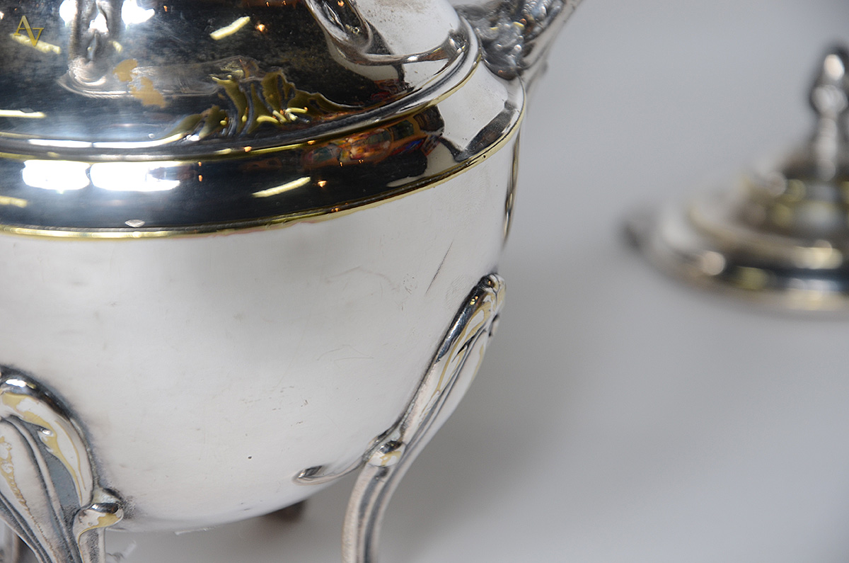 Baixela de chá e café de metal com 4 peças, sendo 2 bules, leiteira e... - foto 3 de 4