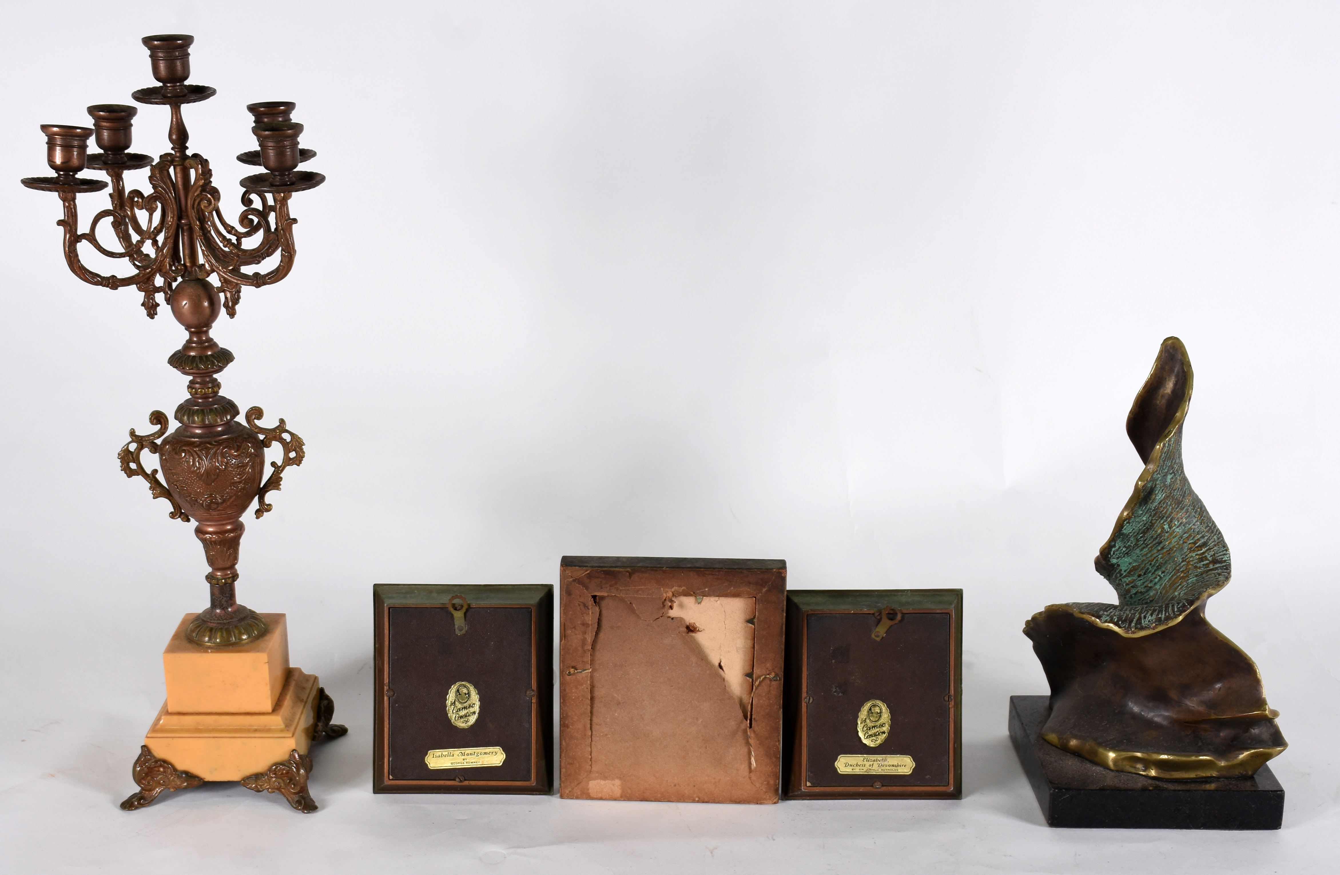 Cinco peças diversas, sendo, candelabro para 5 velas , 3 quadrinhos e... - foto 2 de 5