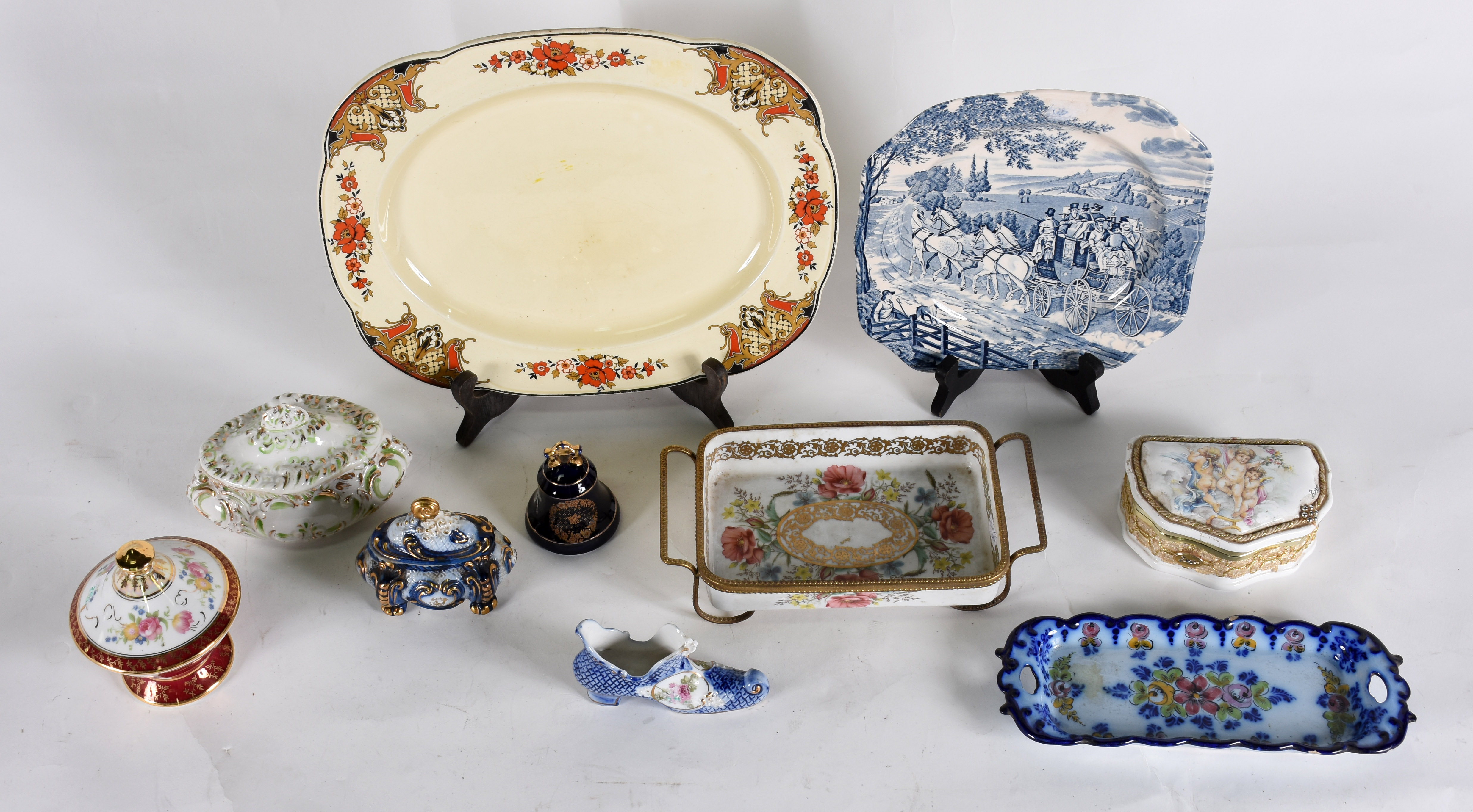 Diversas peças de porcelana sendo: Caixa com " anjos" ,enfeite de... - foto 4 de 8