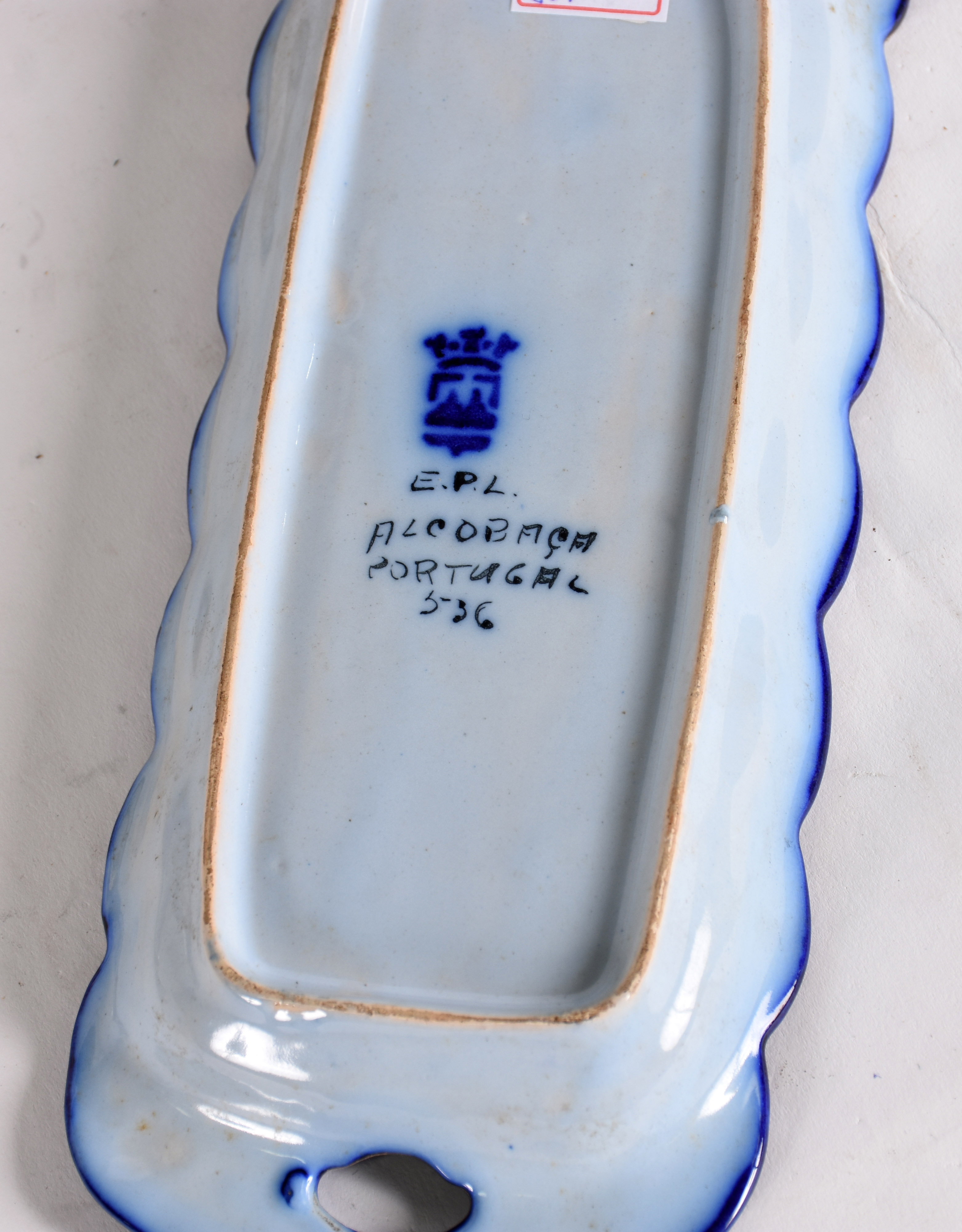 Diversas peças de porcelana sendo: Caixa com " anjos" ,enfeite de... - foto 5 de 8