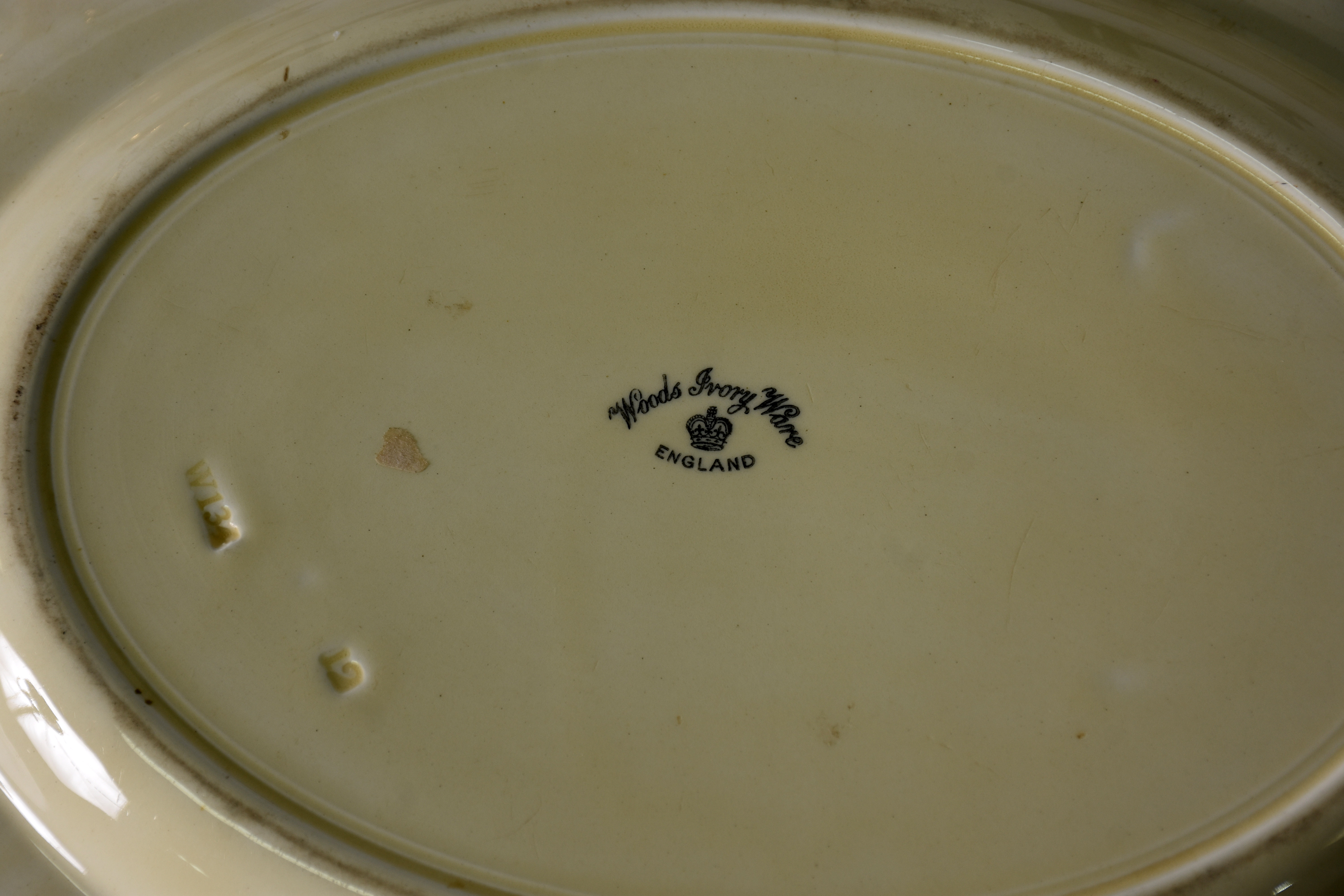 Diversas peças de porcelana sendo: Caixa com " anjos" ,enfeite de... - foto 6 de 8