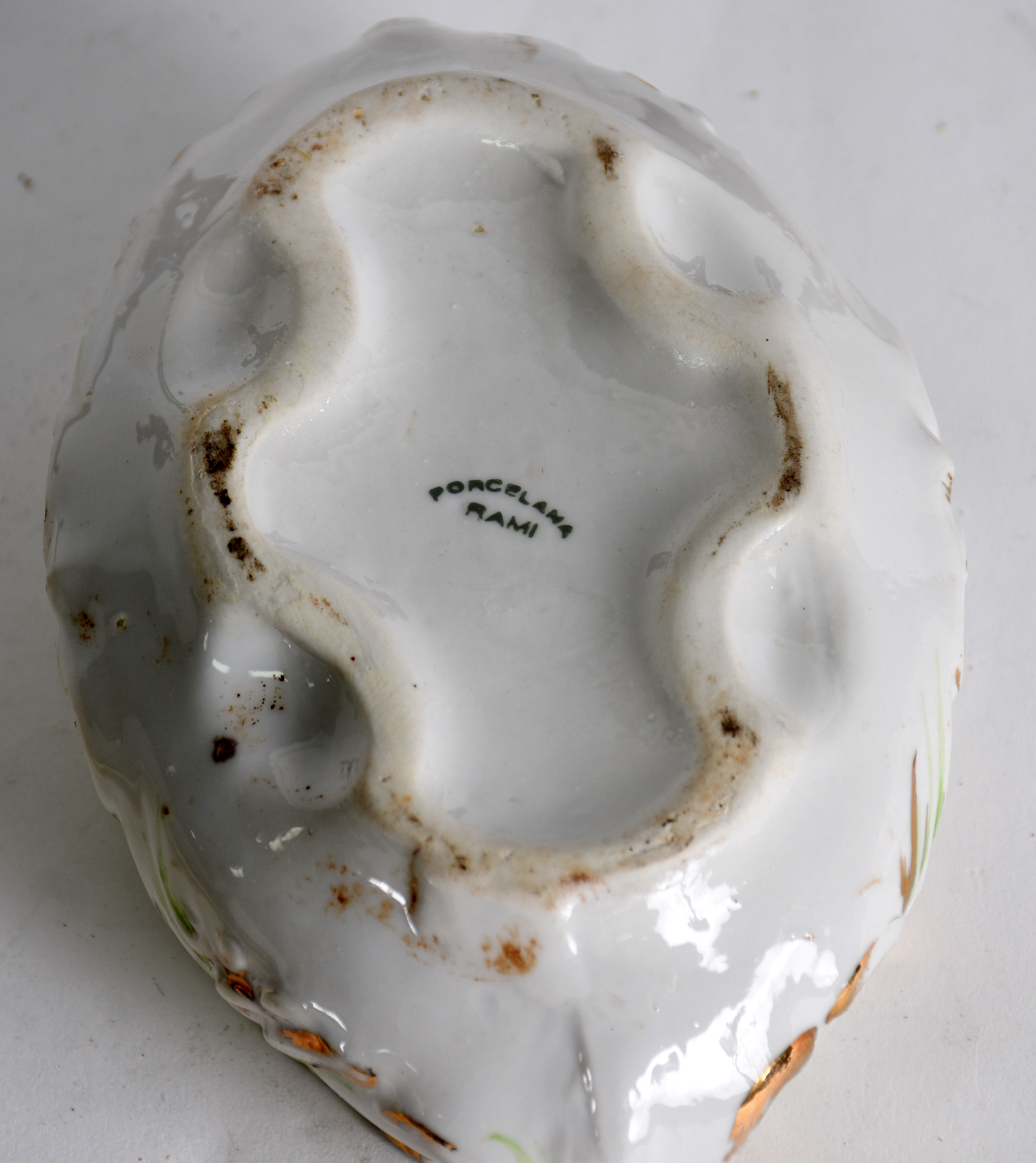 Diversas peças de porcelana sendo: Caixa com " anjos" ,enfeite de... - foto 7 de 8