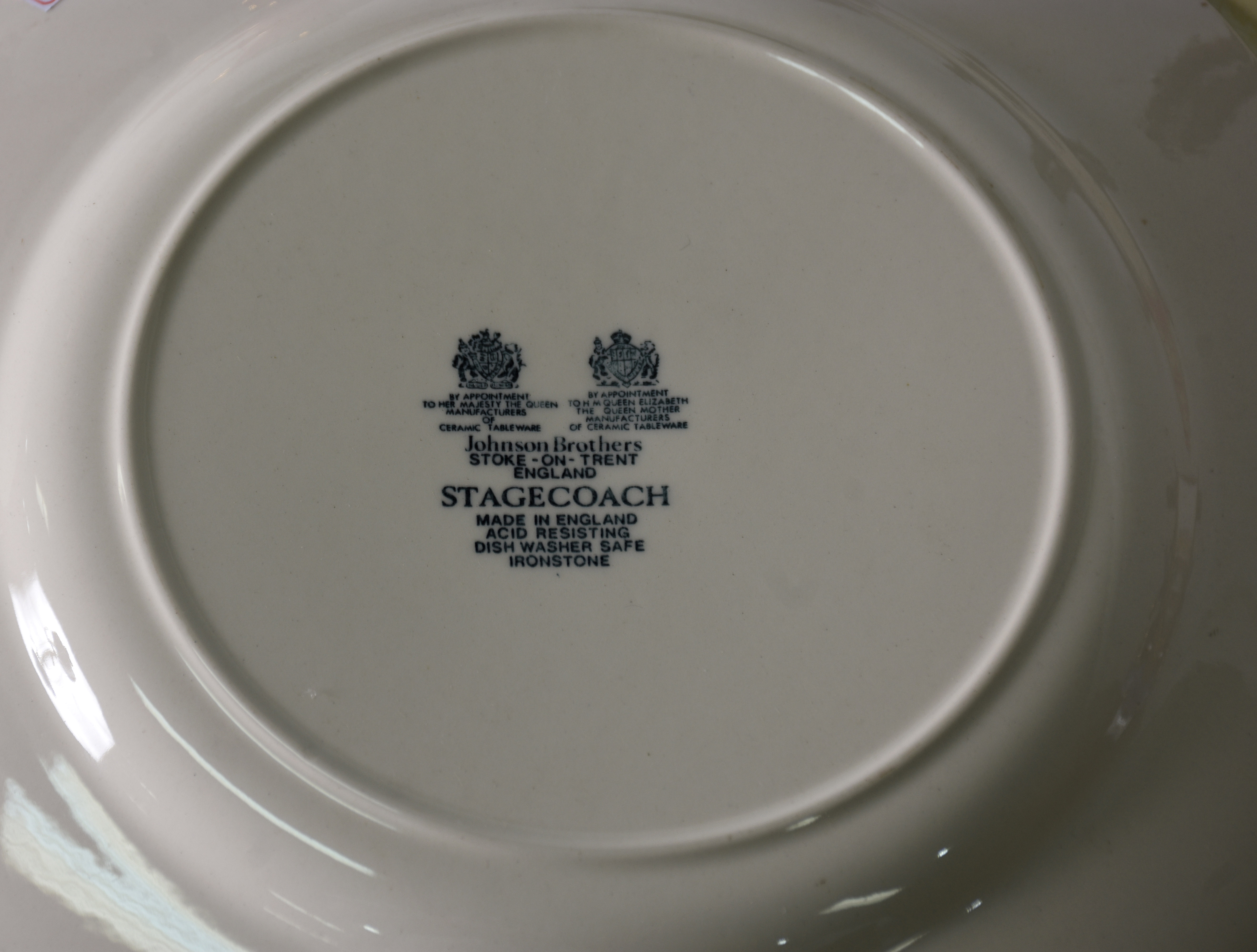 Diversas peças de porcelana sendo: Caixa com " anjos" ,enfeite de... - foto 8 de 8