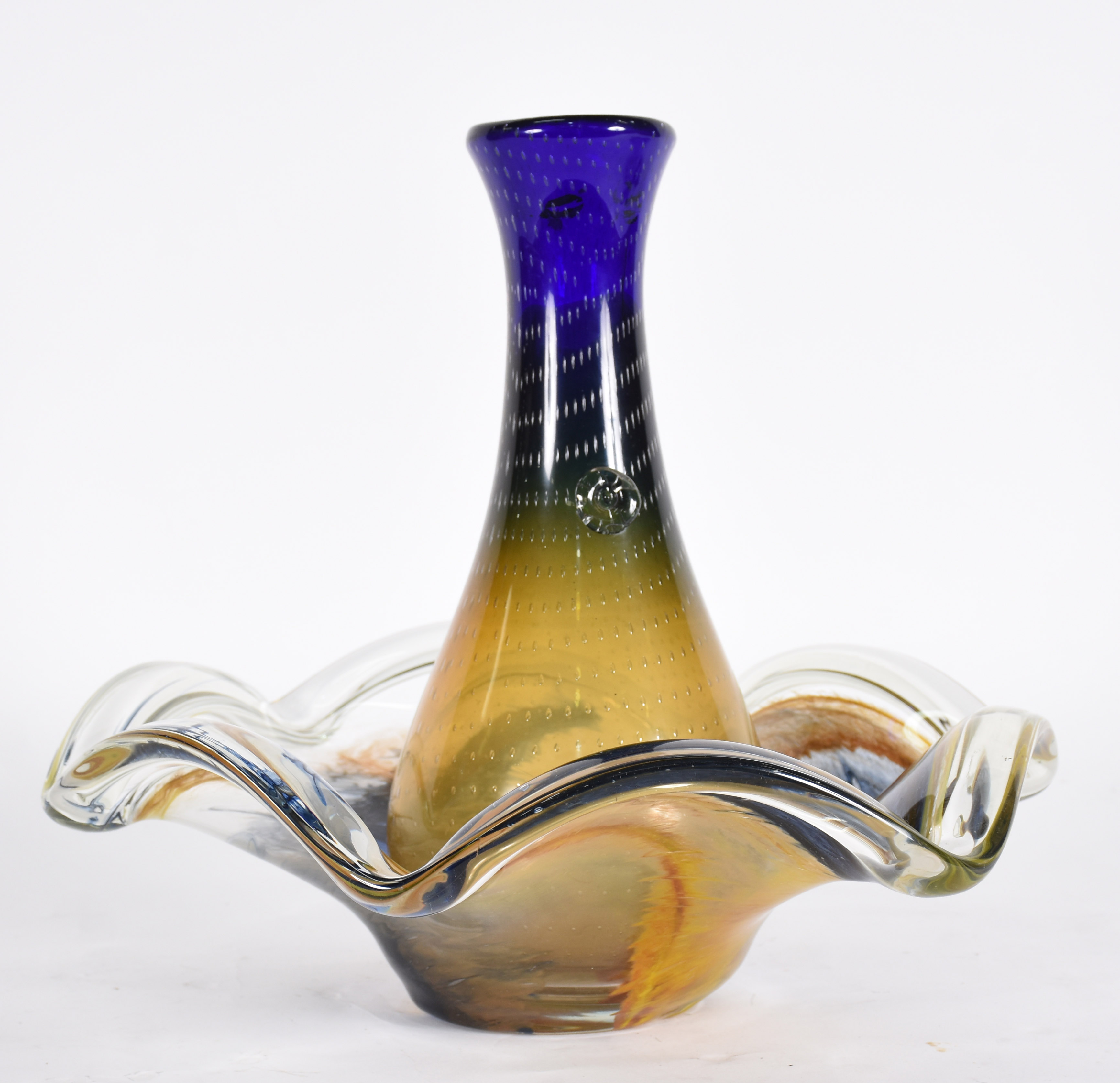 Duas peças de murano azul e âmbar, sendo Vaso e fruteira . - foto 1 de 4