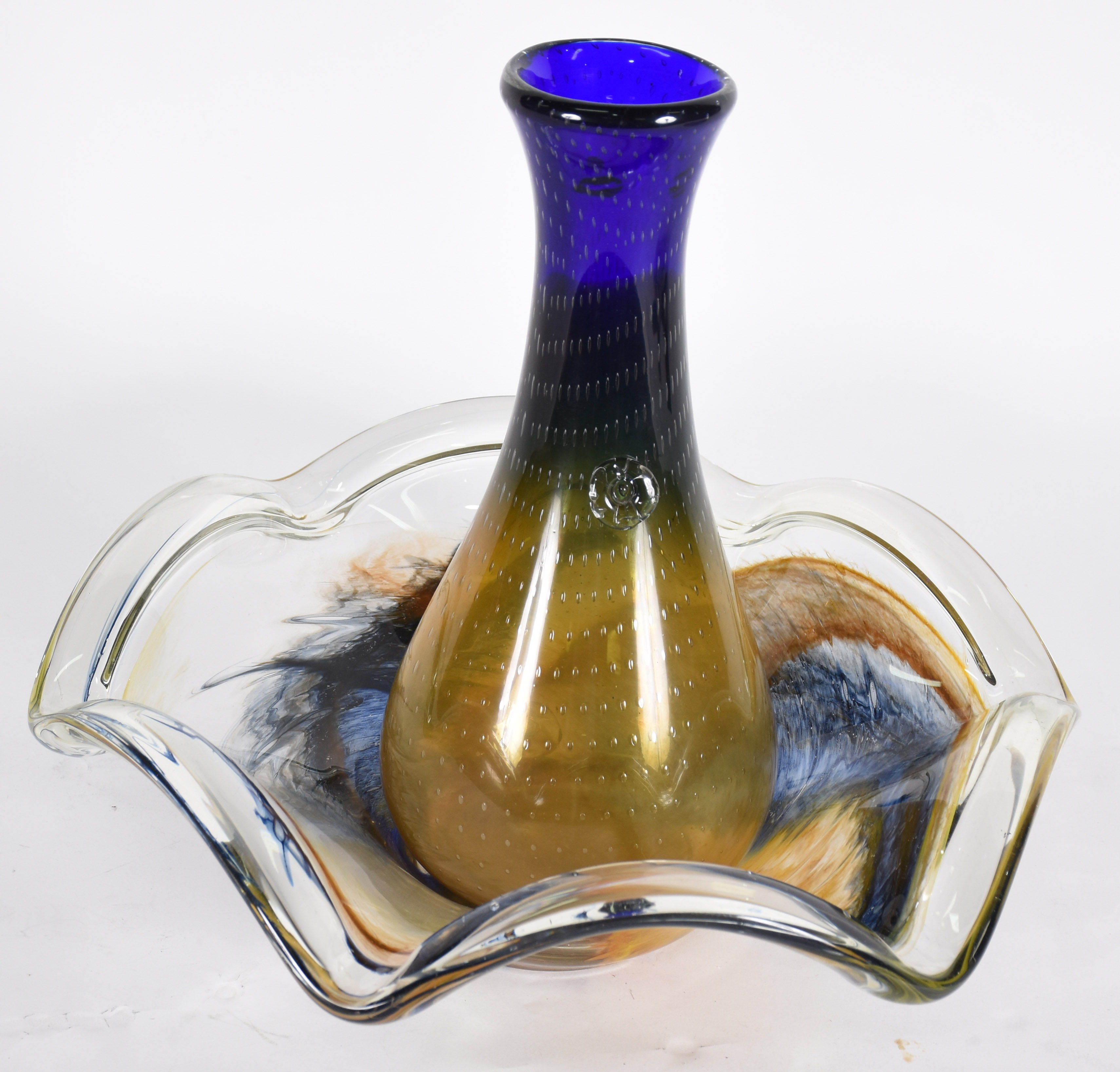 Duas peças de murano azul e âmbar, sendo Vaso e fruteira . - foto 2 de 4