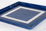 Bandeja de material sintético na cor azul com d... - Bandeja de material sintético na cor azul com detalhe em inox .