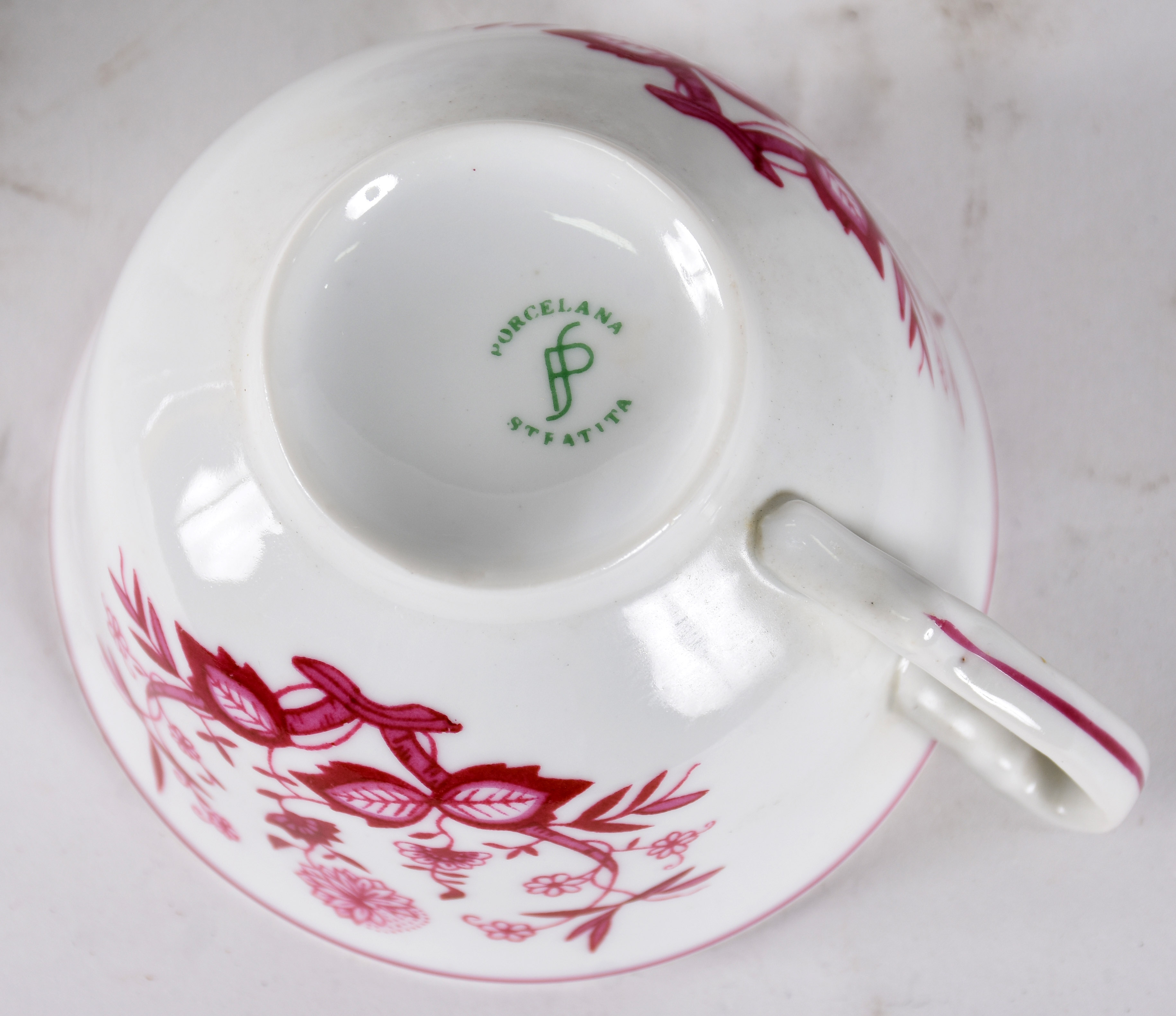 Doze xícaras para chá com pires de porcelana Steatita, decoração "... - foto 3 de 3