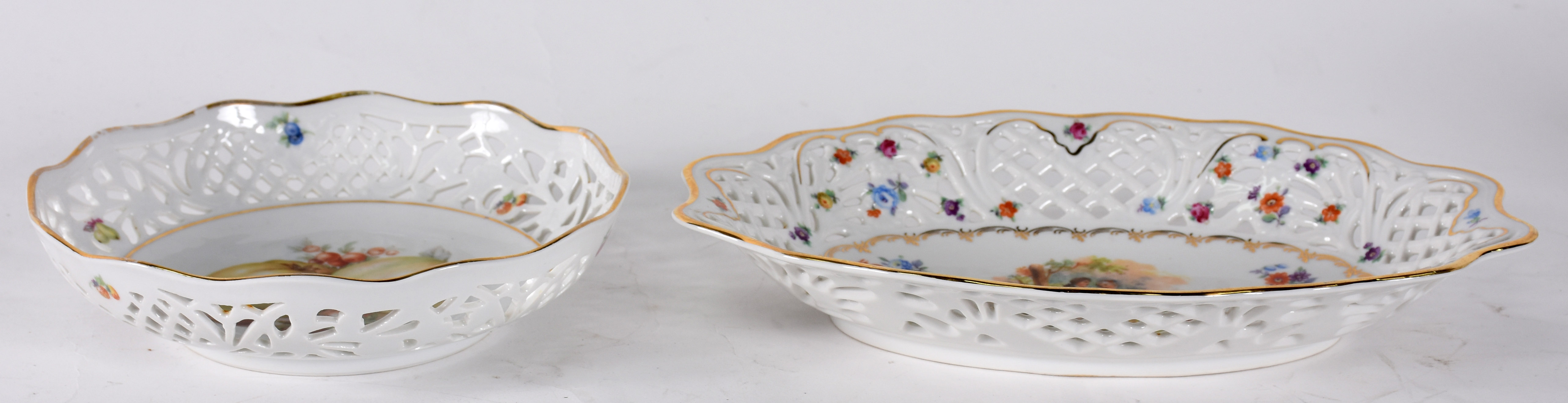 Duas travessas de porcelana da Bavária com bordas vazadas. - foto 2 de 3