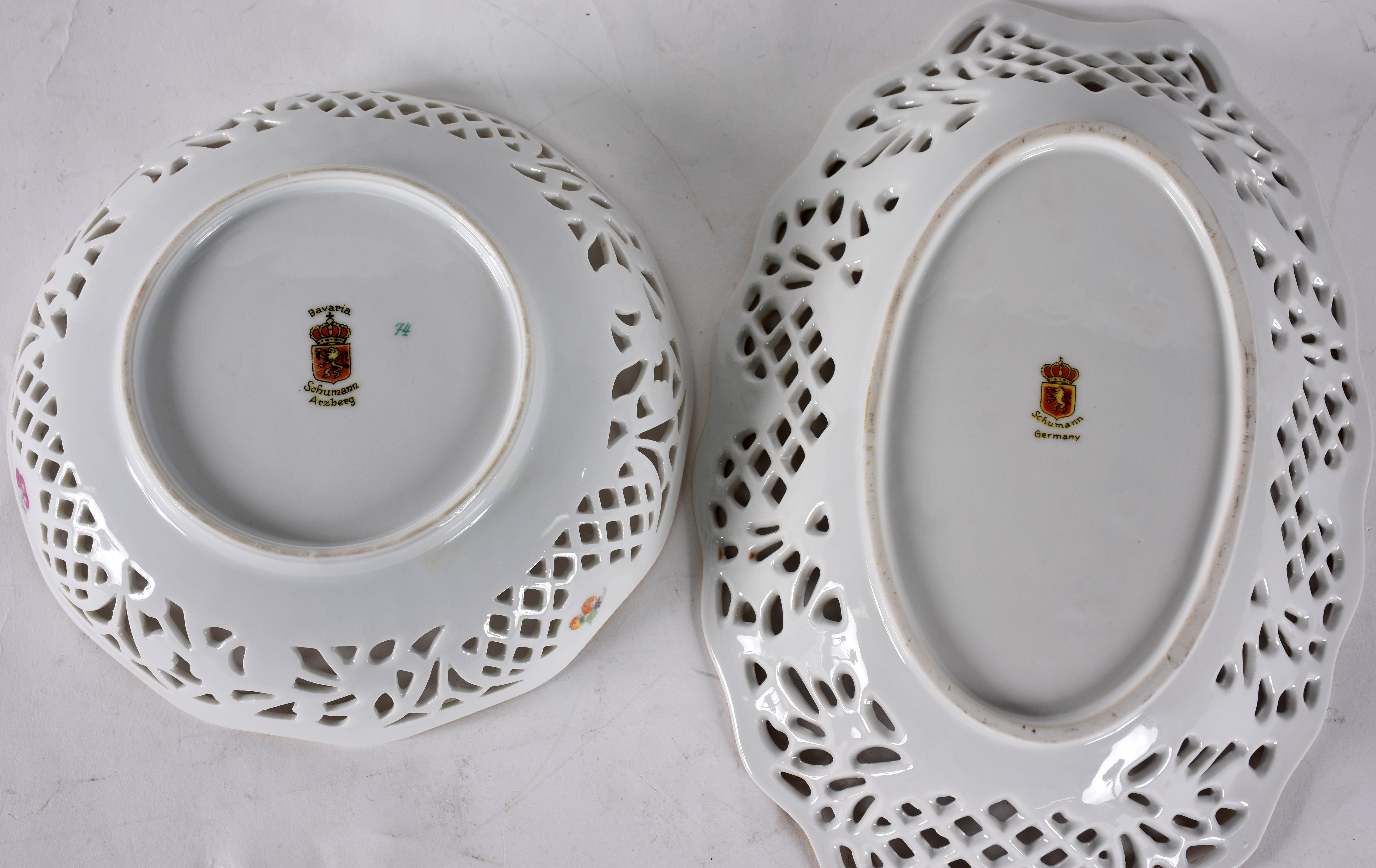 Duas travessas de porcelana da Bavária com bordas vazadas. - foto 3 de 3