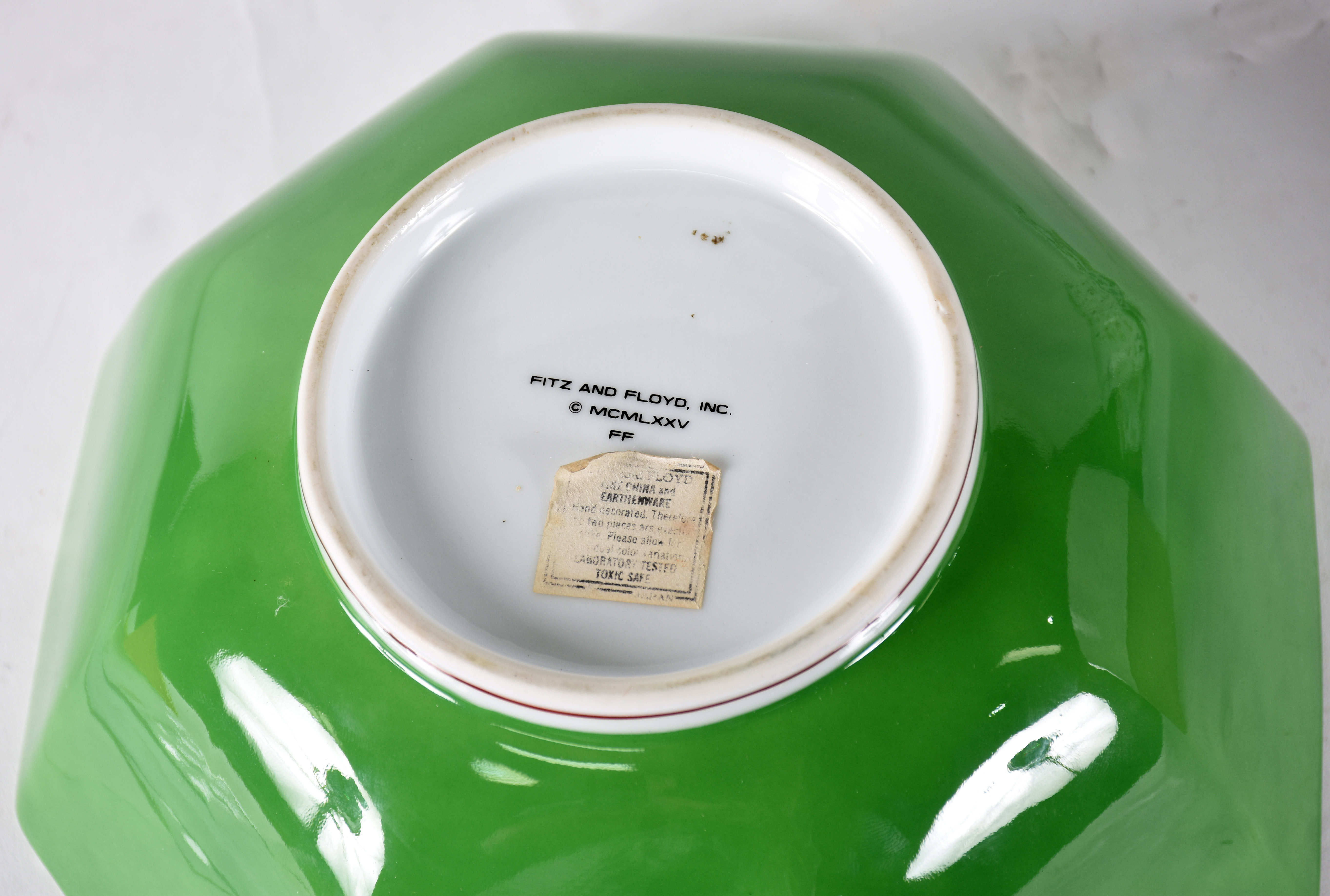 Cinco peças de porcelana sendo, 2 cachepots com prato , vaso , e 2... - foto 4 de 6