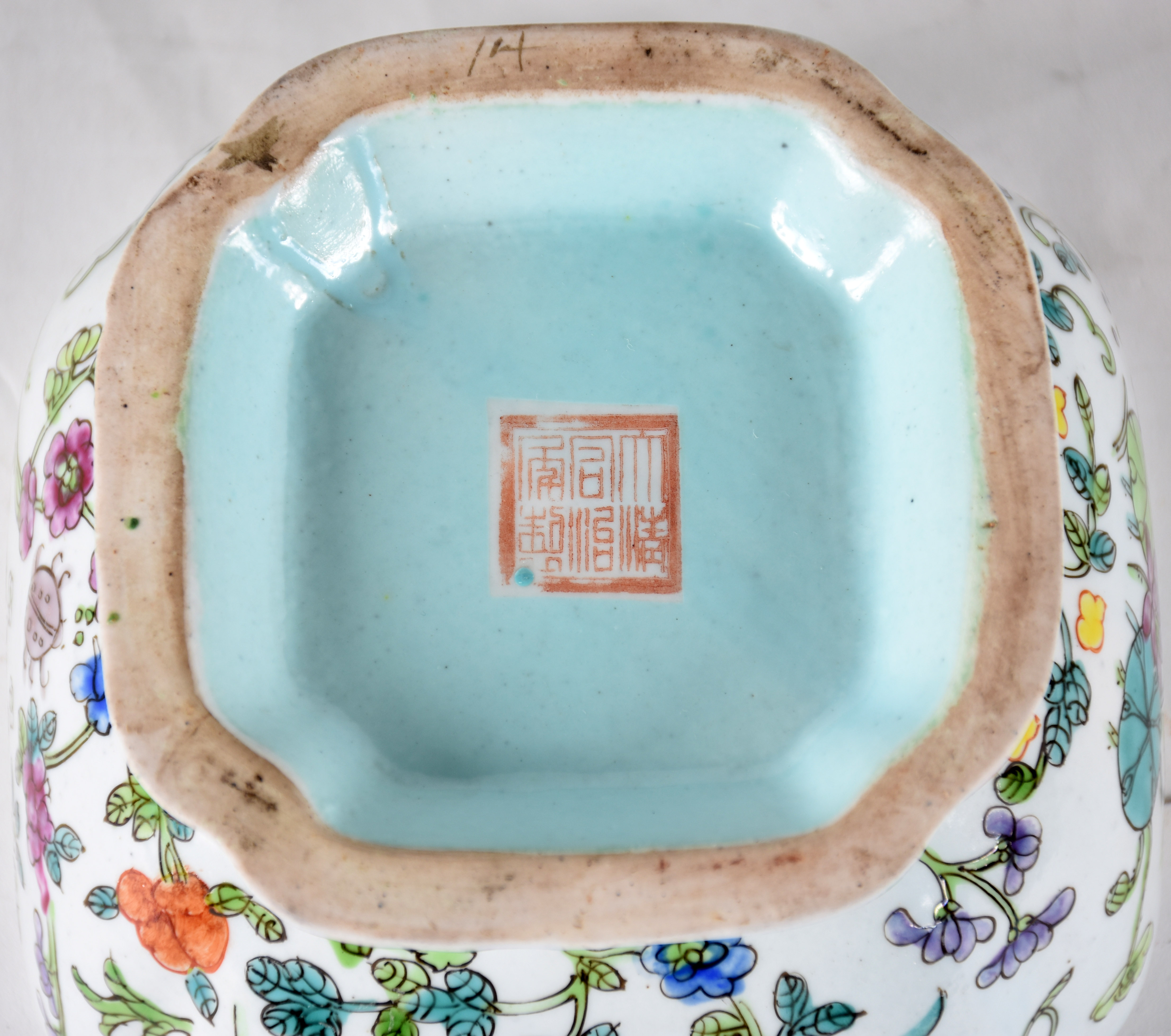 Cinco peças de porcelana sendo, 2 cachepots com prato , vaso , e 2... - foto 5 de 6