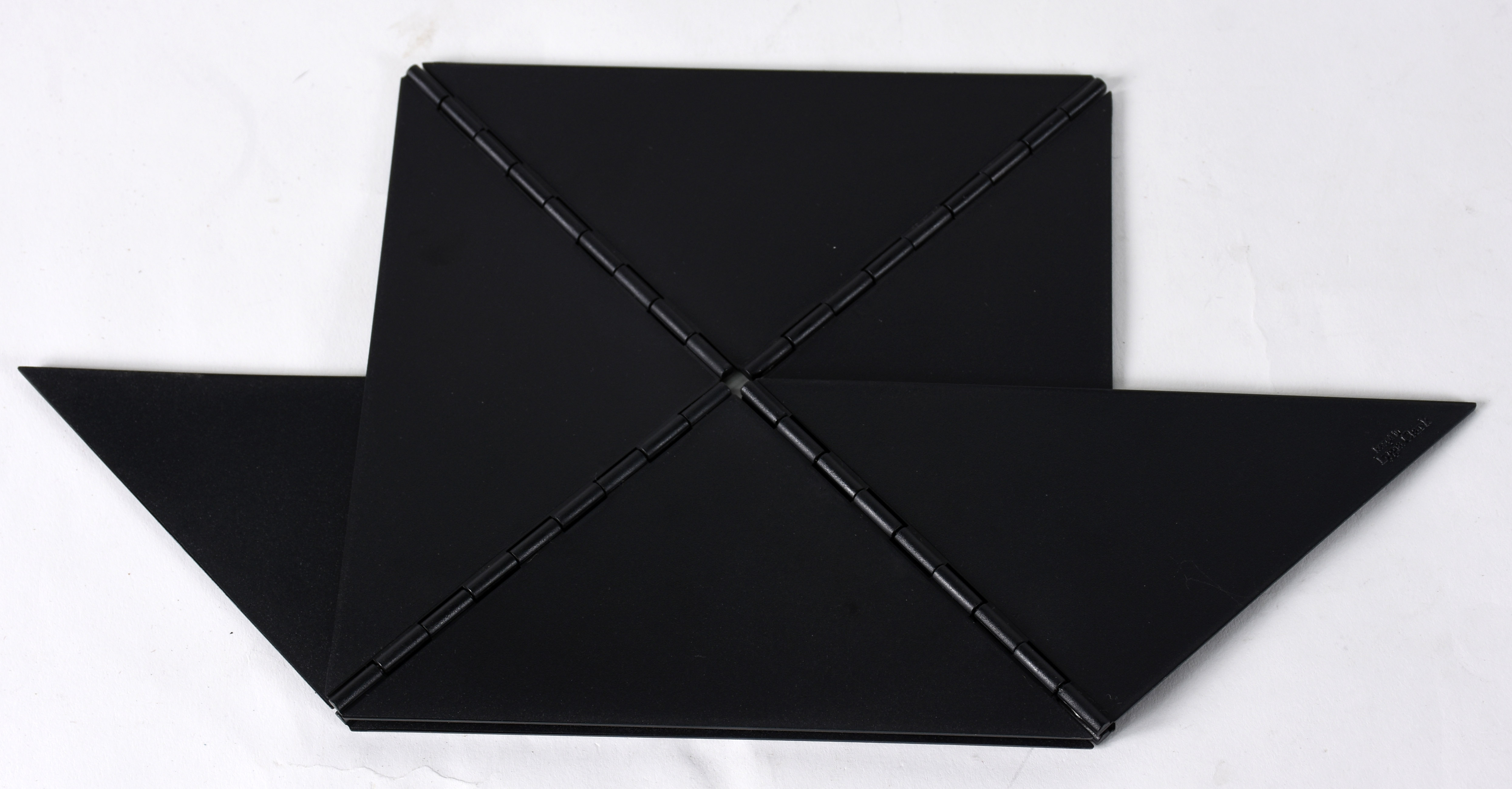 Lygia Clark (1920-1988), Bicho - foto 2 de 5