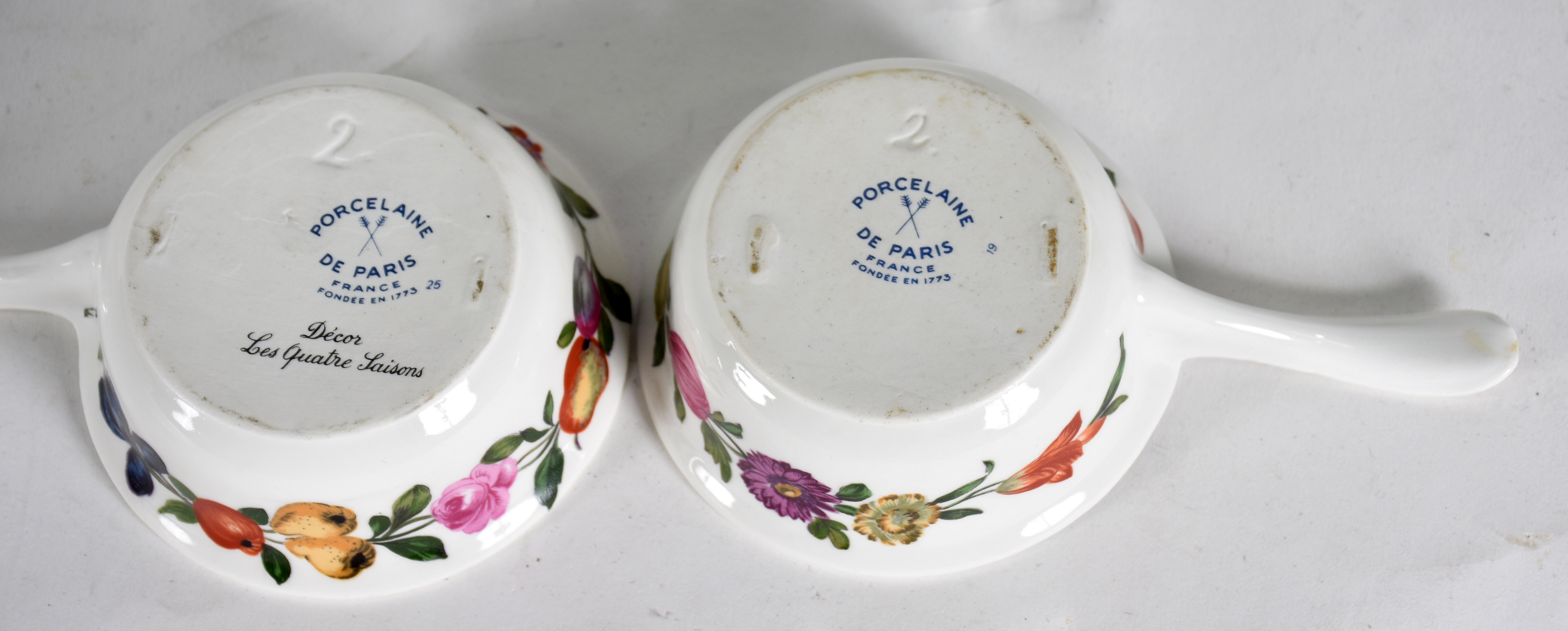 Quatro pequenas molheiras de porcelana francesa com flores e legumes... - foto 3 de 3