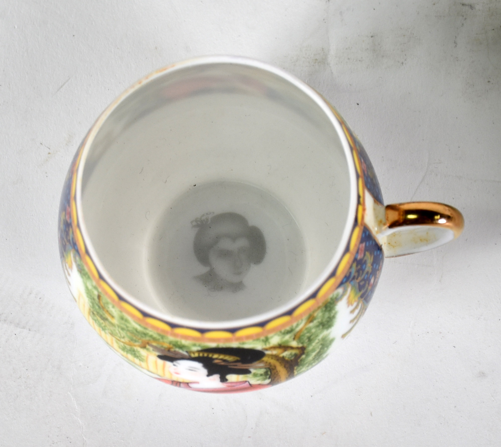 Quatro xícaras , 2 bowls e 1 pratinho de porcelana oriental .Total 6... - foto 3 de 4