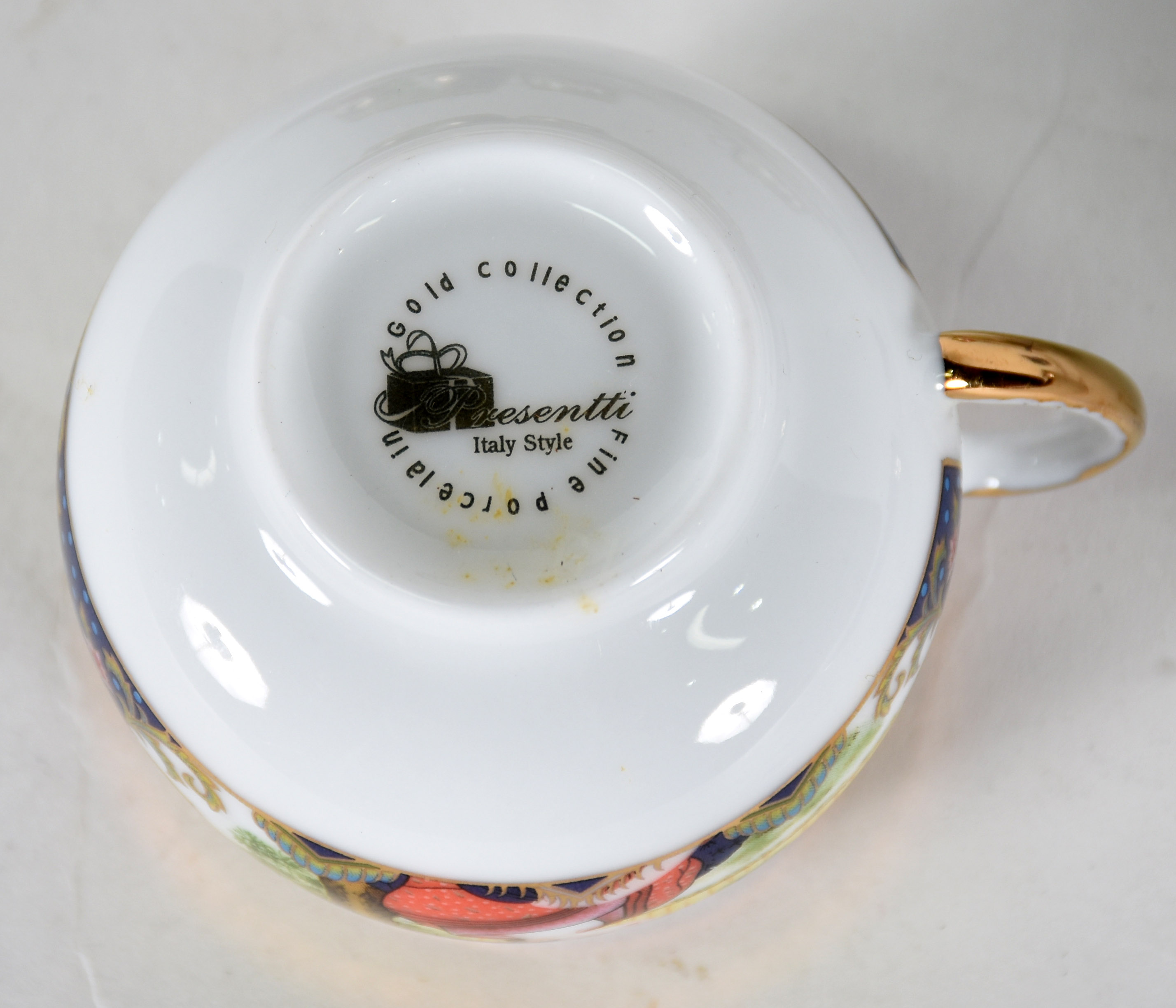 Quatro xícaras , 2 bowls e 1 pratinho de porcelana oriental .Total 6... - foto 4 de 4