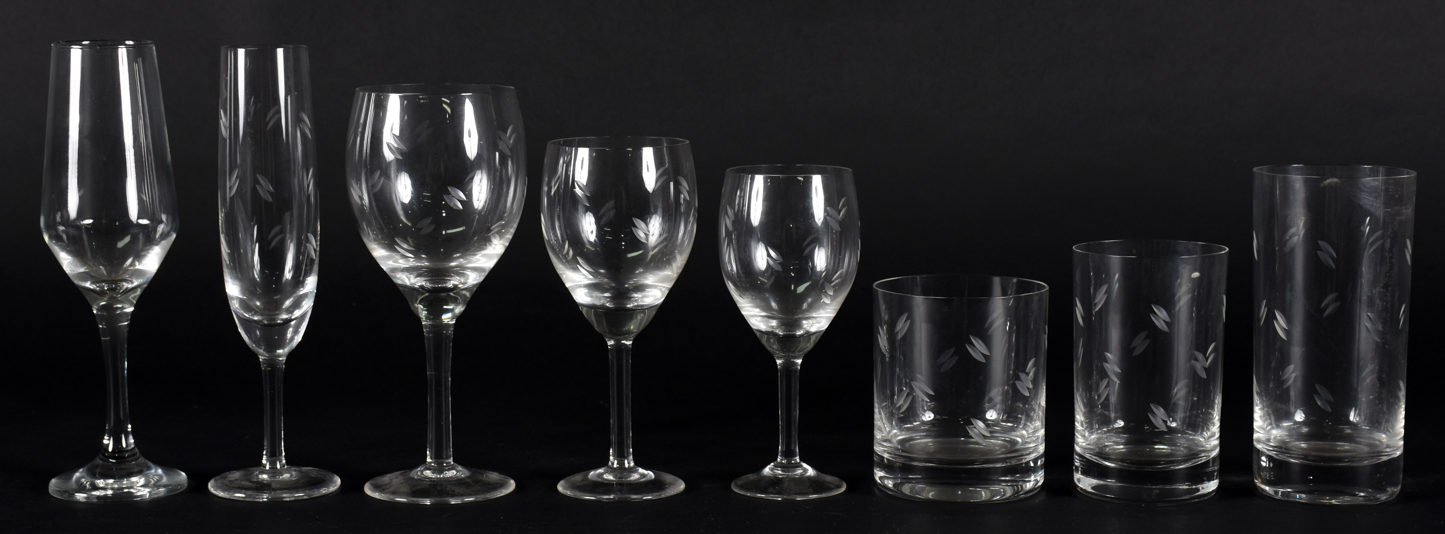 Serviço de cristal composto de , 6 copos baixo , 5 longos para... - foto 1 de 3