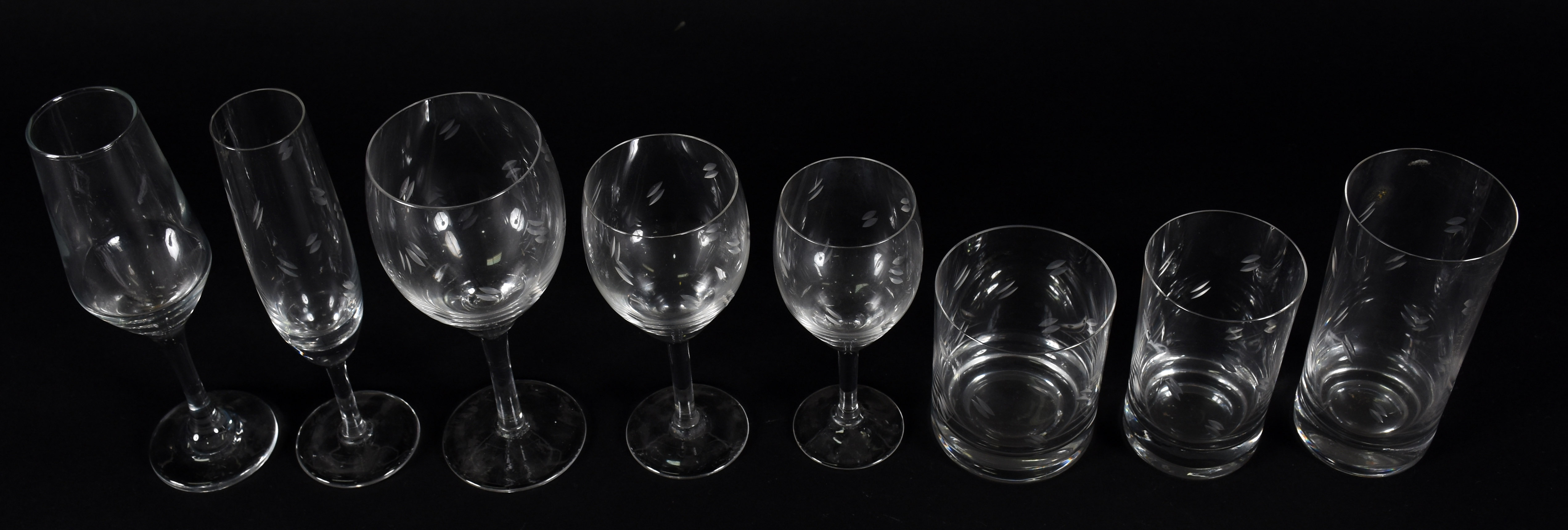Serviço de cristal composto de , 6 copos baixo , 5 longos para... - foto 2 de 3