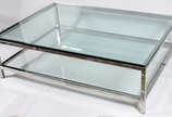 Mesa de centro com base de metal prateado e tam... - Mesa de centro com base de metal prateado e tampo de vidro.
