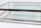 Mesa de centro com base de metal prateado e tam... - Mesa de centro com base de metal prateado e tampo de vidro.