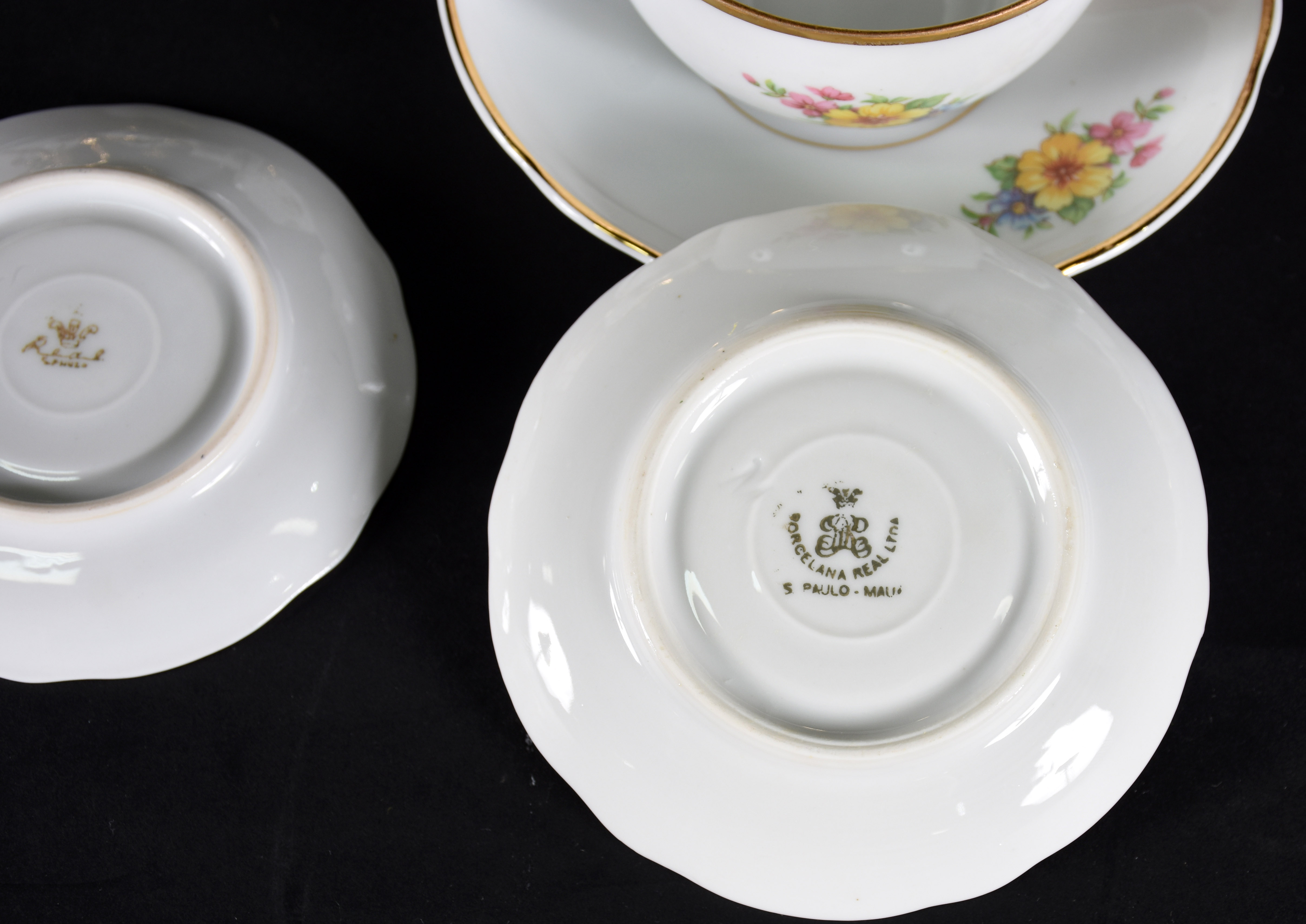 Dois serviços de porcelana Real para chá e café . - Cinco xícaras... - foto 4 de 4
