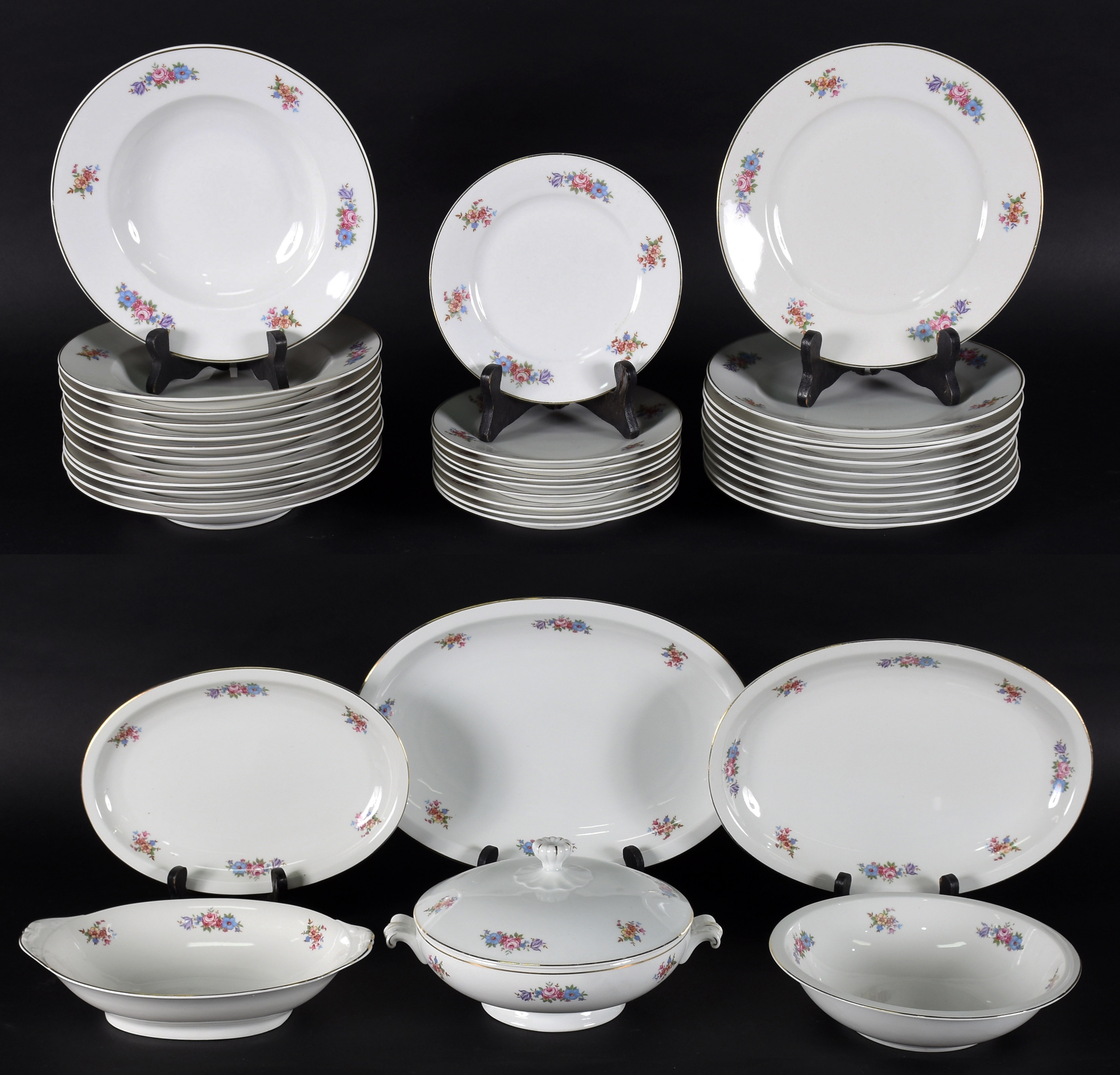 Aparelho de jantar porcelana Tcheca , composto de , 11 pratos rasos... - foto 1 de 2
