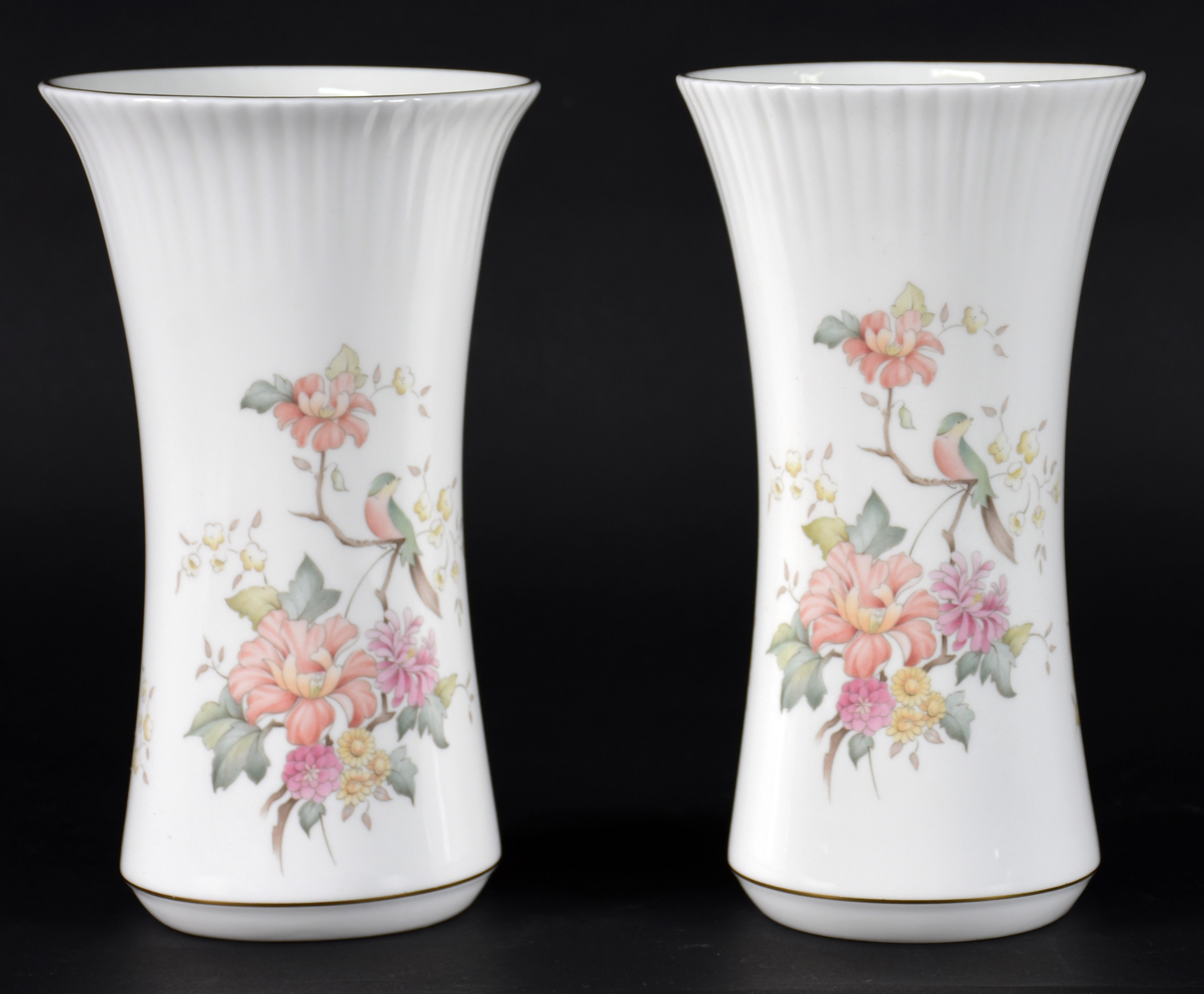 Par de jarras de porcelana Inglesa Royal Doulton - foto 1 de 4