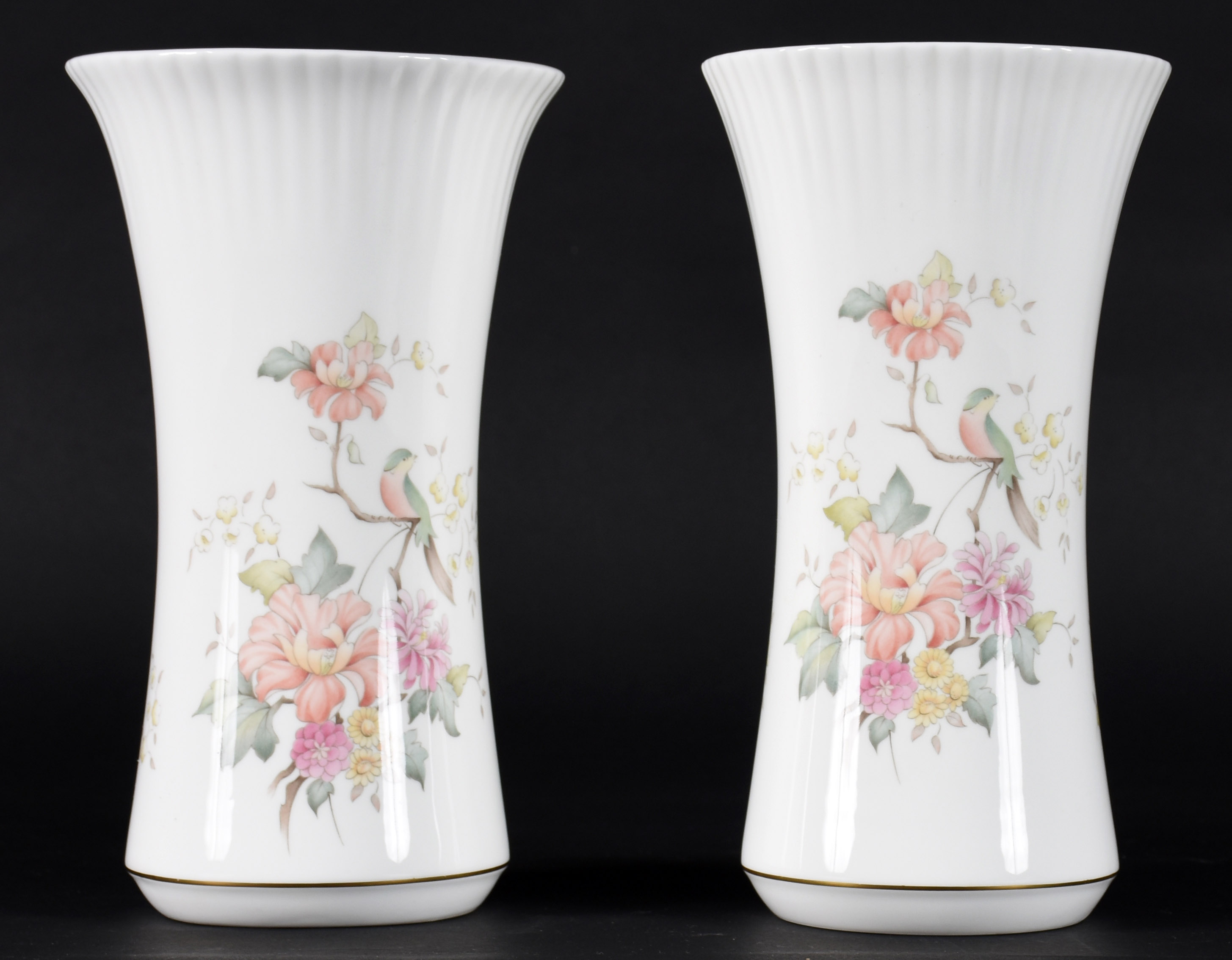 Par de jarras de porcelana Inglesa Royal Doulton - foto 2 de 4