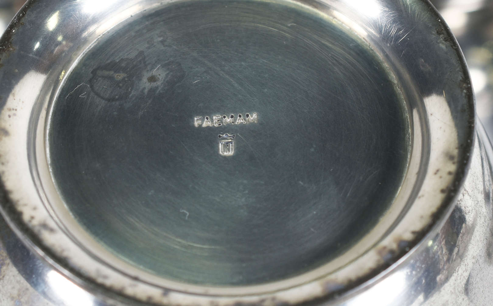 Conjunto para chá e café de estanho com 4 peças, sendo bule, açucareiro e dois bowls. Acompanha band, foto 5 de 5