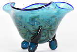 Centro de mesa de Murano azul com pés . Um dos ... - Centro de mesa de Murano azul com pés . Um dos pés colado.