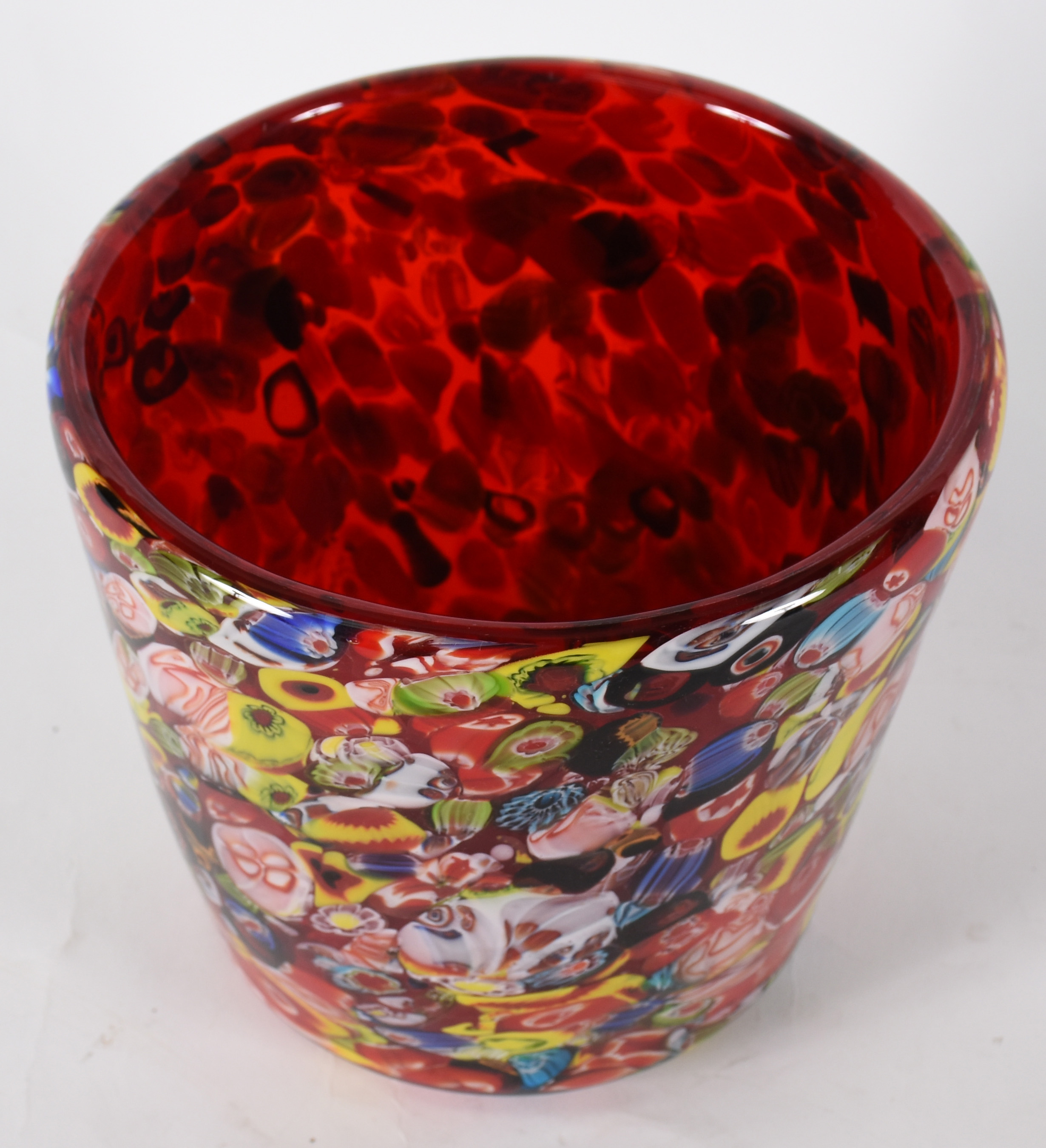 Cachepot de Murano vermelho "milifiori" em policromia. - foto 2 de 3