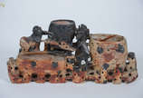 Grupo escultórico oriental de pedra dura. Medid... - Grupo escultórico oriental de pedra dura. Medidas 25 x 5 cm e altura 12 cm.