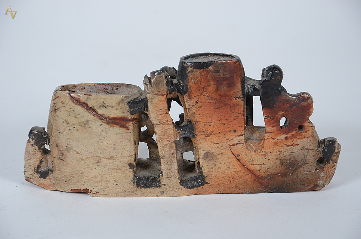 Grupo escultórico oriental de pedra dura. Medidas 25 x 5 cm e altura... - foto 2 de 2