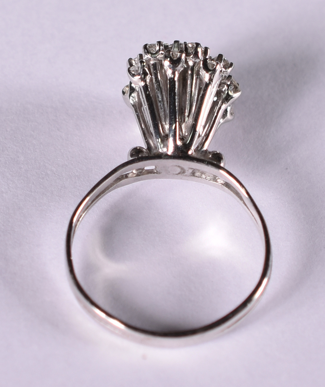 Anel de ouro branco tipo chuveiro com 27 brilhantes. total 0.80 ct... - foto 3 de 3